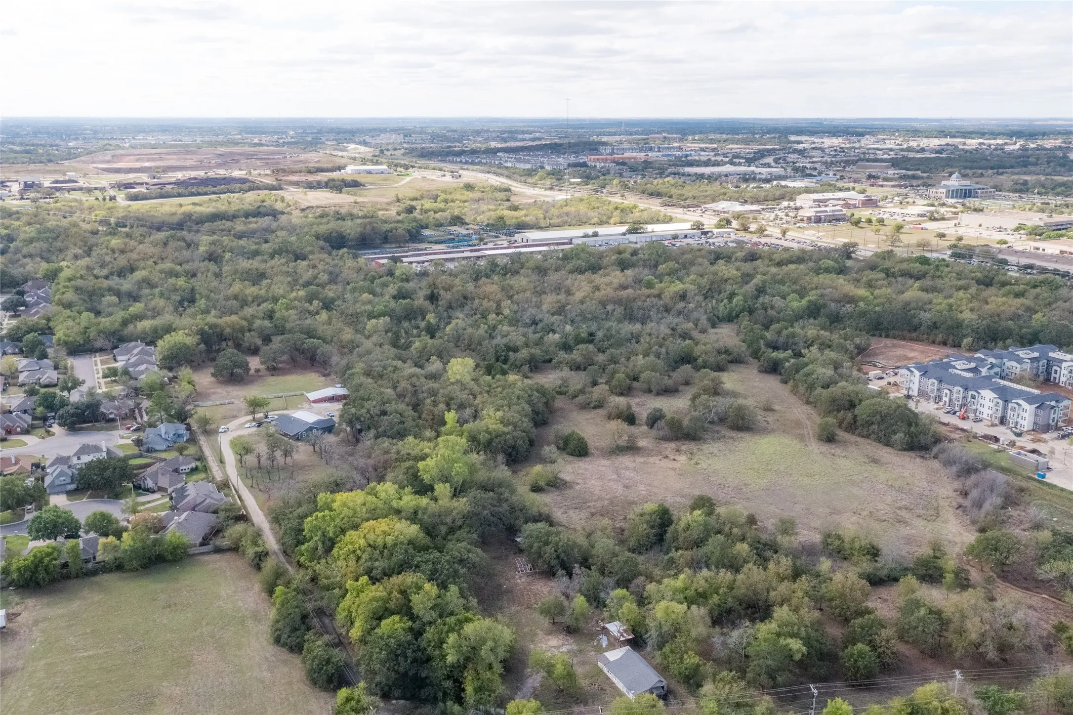 Single Family Residence For Sale in Denton County , 5094 E Mckinney Street, Denton, Texas 76208, 3 Bedroom, 3 Bathroom, 2 Garage spaces, 2,340 Sqft, built in 1982, Preowned, mls#21256015, Real Estate Agent in Denton, Homes For Sale in Denton county, Homes For Sale in Denton, Realtor in Denton Texas, Real Estate Brokerage Independent Realty Texas, Luminita Cordes Realtor