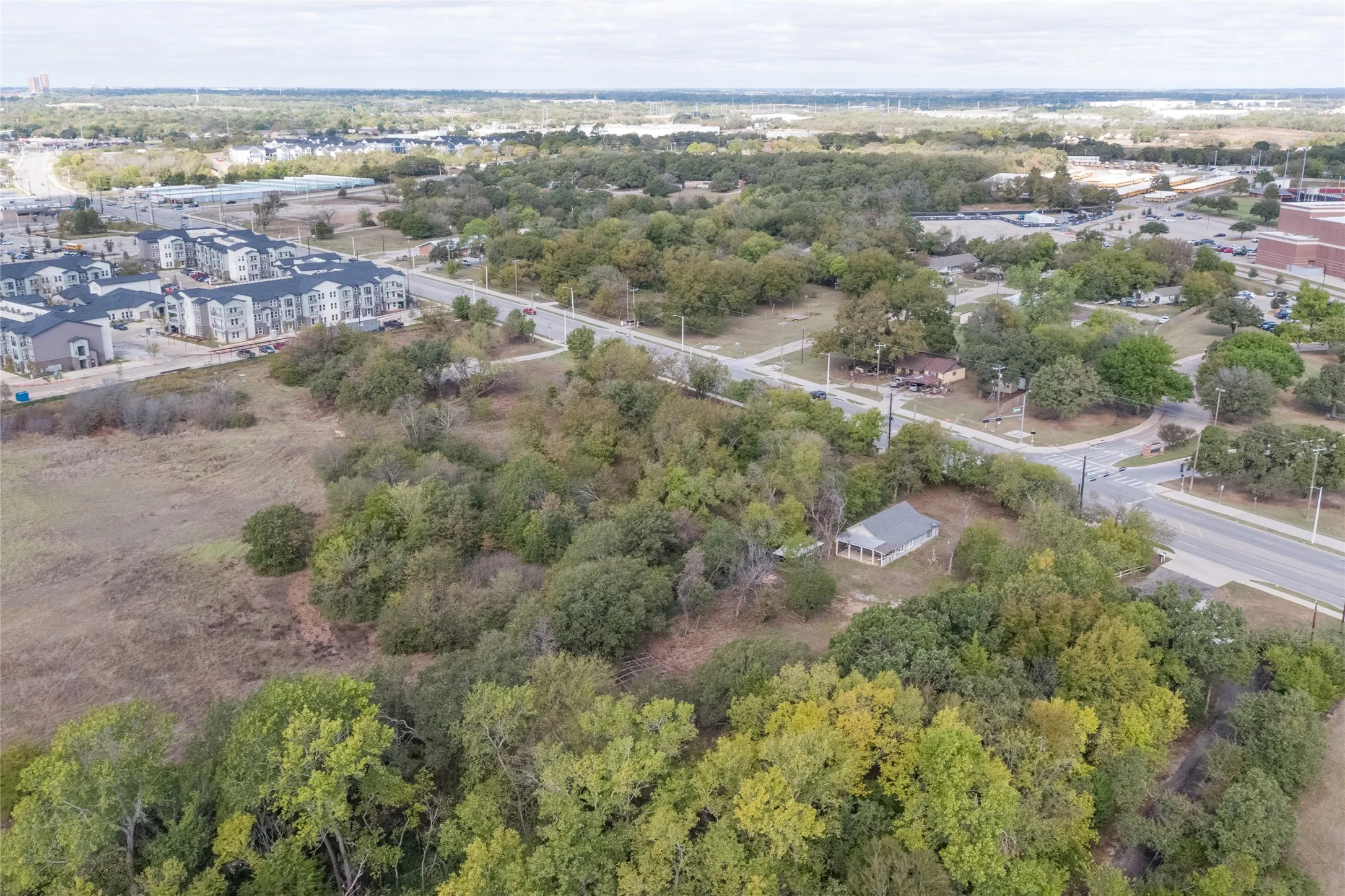 Single Family Residence For Sale in Denton County , 5094 E Mckinney Street, Denton, Texas 76208, 3 Bedroom, 3 Bathroom, 2 Garage spaces, 2,340 Sqft, built in 1982, Preowned, mls#21256015, Real Estate Agent in Denton, Homes For Sale in Denton county, Homes For Sale in Denton, Realtor in Denton Texas, Real Estate Brokerage Independent Realty Texas, Luminita Cordes Realtor