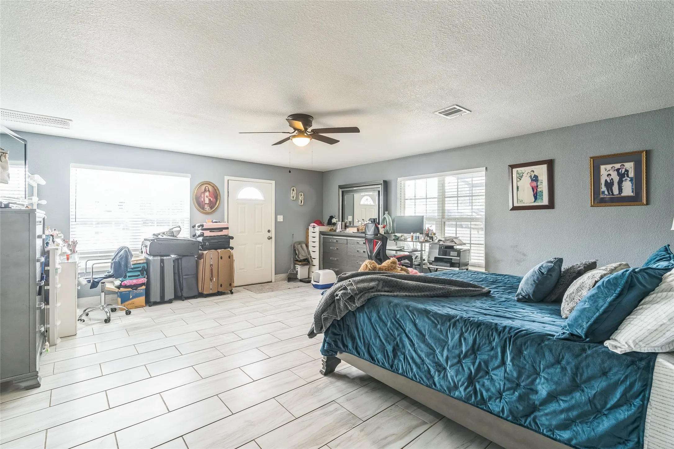 Single Family Residence For Sale in Denton County , 5094 E Mckinney Street, Denton, Texas 76208, 3 Bedroom, 3 Bathroom, 2 Garage spaces, 2,340 Sqft, built in 1982, Preowned, mls#21256015, Real Estate Agent in Denton, Homes For Sale in Denton county, Homes For Sale in Denton, Realtor in Denton Texas, Real Estate Brokerage Independent Realty Texas, Luminita Cordes Realtor