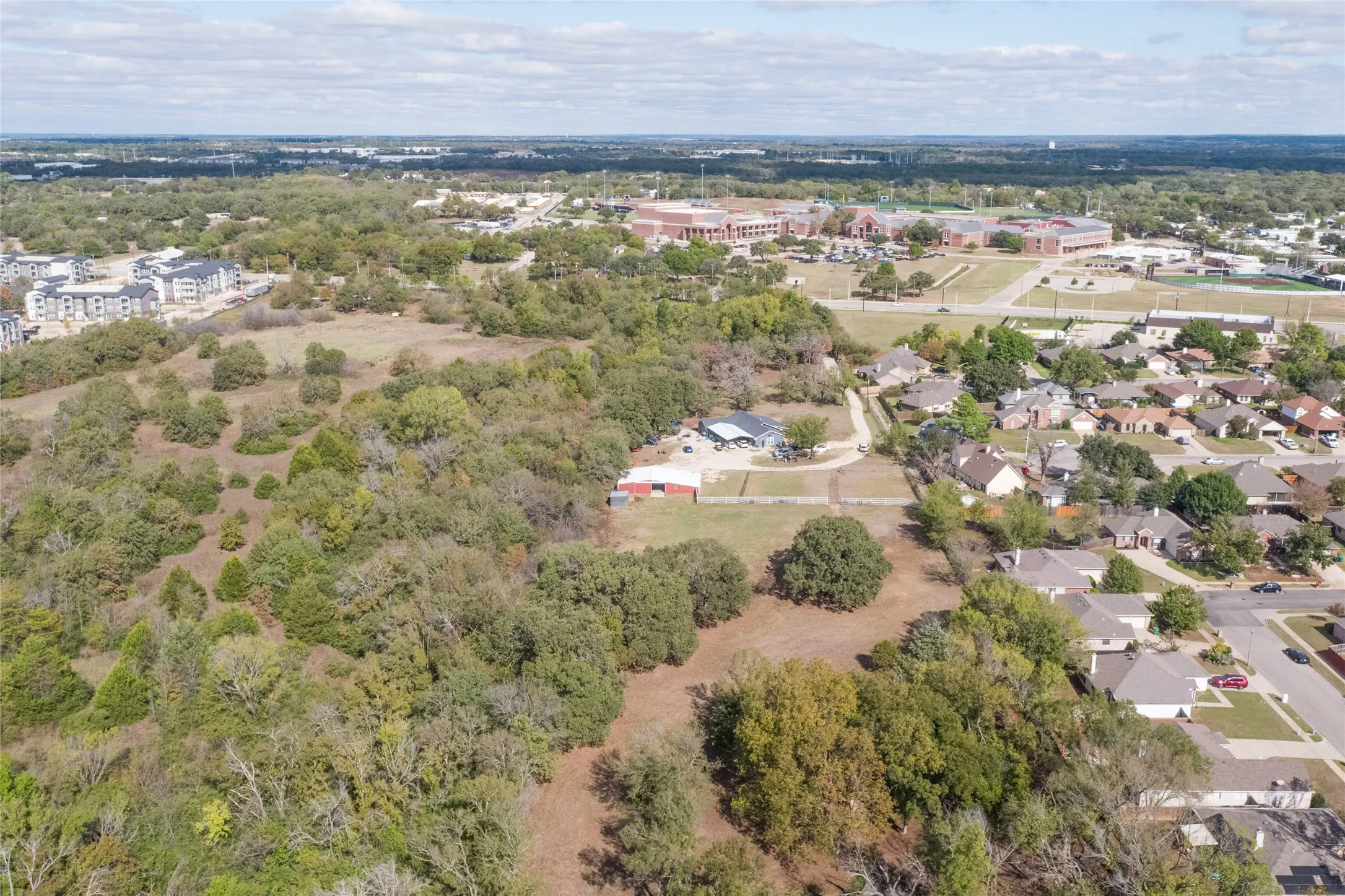 Single Family Residence For Sale in Denton County , 5094 E Mckinney Street, Denton, Texas 76208, 3 Bedroom, 3 Bathroom, 2 Garage spaces, 2,340 Sqft, built in 1982, Preowned, mls#21256015, Real Estate Agent in Denton, Homes For Sale in Denton county, Homes For Sale in Denton, Realtor in Denton Texas, Real Estate Brokerage Independent Realty Texas, Luminita Cordes Realtor