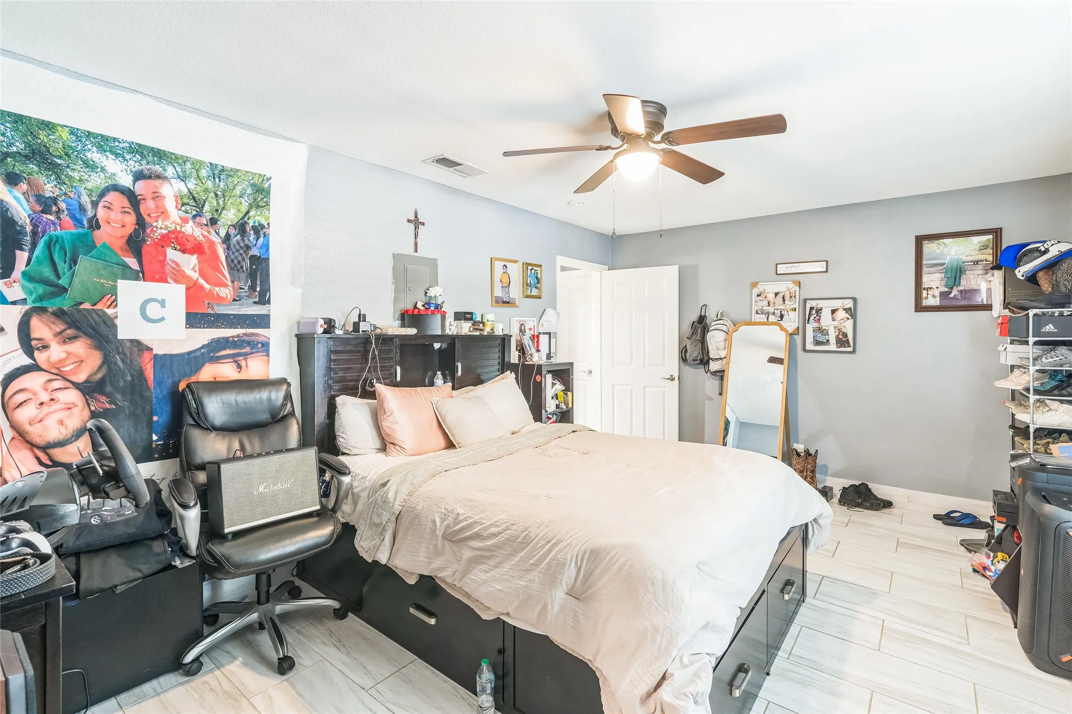 Single Family Residence For Sale in Denton County , 5094 E Mckinney Street, Denton, Texas 76208, 3 Bedroom, 3 Bathroom, 2 Garage spaces, 2,340 Sqft, built in 1982, Preowned, mls#21256015, Real Estate Agent in Denton, Homes For Sale in Denton county, Homes For Sale in Denton, Realtor in Denton Texas, Real Estate Brokerage Independent Realty Texas, Luminita Cordes Realtor