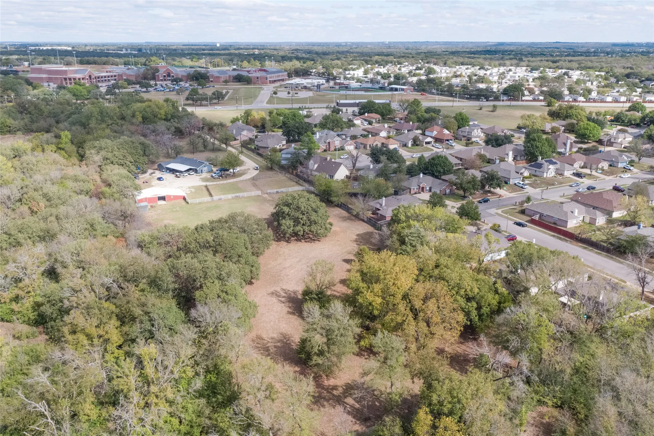 Single Family Residence For Sale in Denton County , 5094 E Mckinney Street, Denton, Texas 76208, 3 Bedroom, 3 Bathroom, 2 Garage spaces, 2,340 Sqft, built in 1982, Preowned, mls#21256015, Real Estate Agent in Denton, Homes For Sale in Denton county, Homes For Sale in Denton, Realtor in Denton Texas, Real Estate Brokerage Independent Realty Texas, Luminita Cordes Realtor
