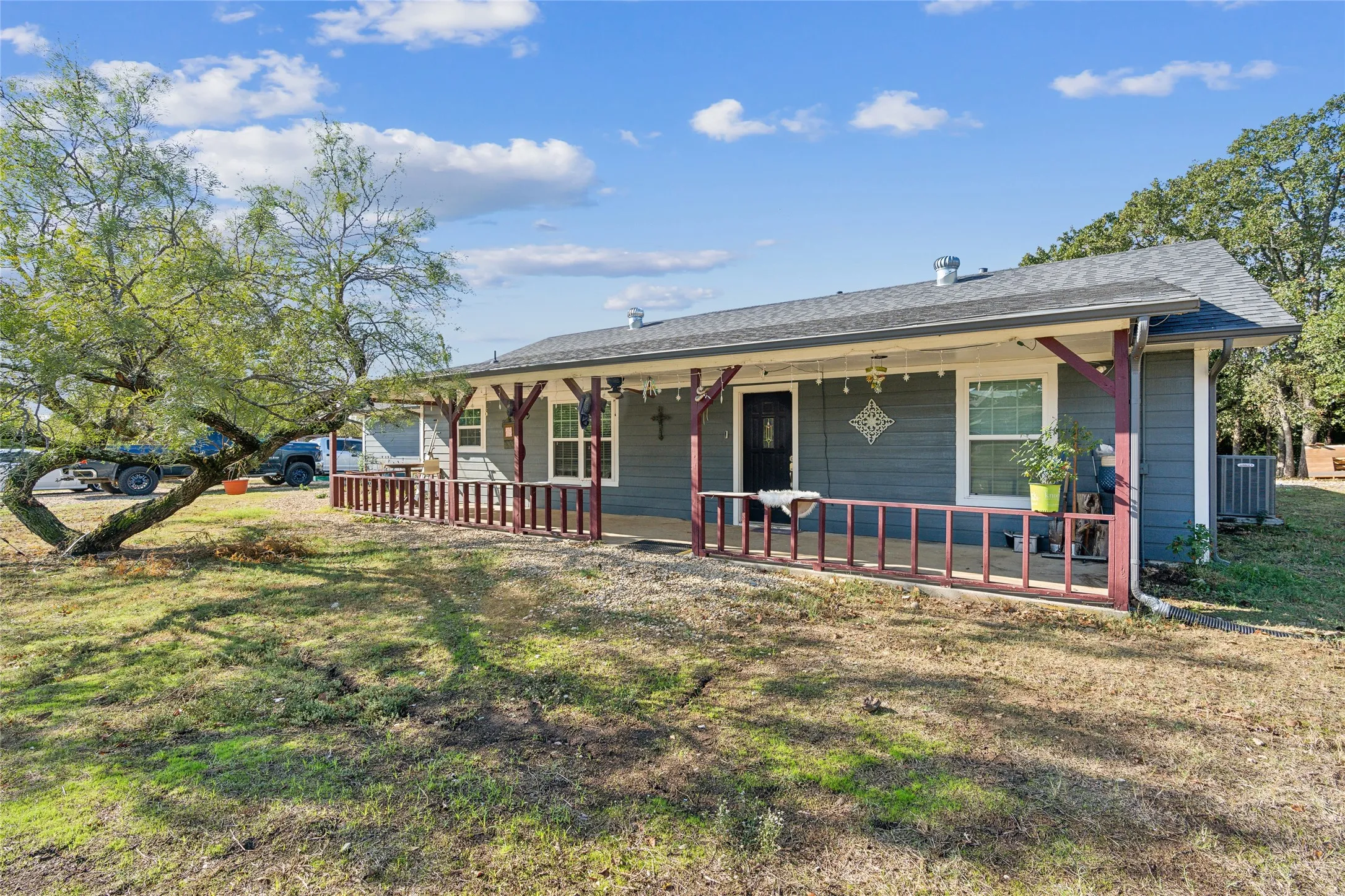 Single Family Residence For Sale in Denton County , 5094 E Mckinney Street, Denton, Texas 76208, 3 Bedroom, 3 Bathroom, 2 Garage spaces, 2,340 Sqft, built in 1982, Preowned, mls#21256015, Real Estate Agent in Denton, Homes For Sale in Denton county, Homes For Sale in Denton, Realtor in Denton Texas, Real Estate Brokerage Independent Realty Texas, Luminita Cordes Realtor
