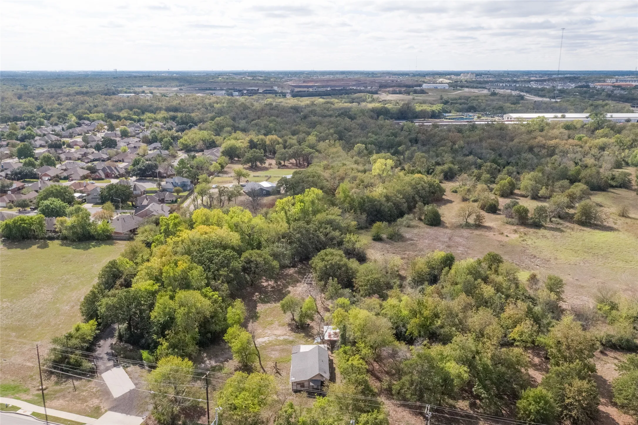 Single Family Residence For Sale in Denton County , 5094 E Mckinney Street, Denton, Texas 76208, 3 Bedroom, 3 Bathroom, 2 Garage spaces, 2,340 Sqft, built in 1982, Preowned, mls#21256015, Real Estate Agent in Denton, Homes For Sale in Denton county, Homes For Sale in Denton, Realtor in Denton Texas, Real Estate Brokerage Independent Realty Texas, Luminita Cordes Realtor