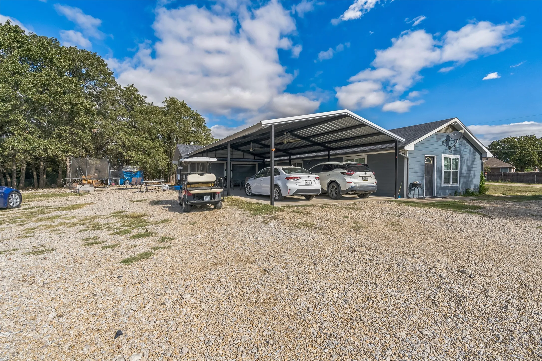 Single Family Residence For Sale in Denton County , 5094 E Mckinney Street, Denton, Texas 76208, 3 Bedroom, 3 Bathroom, 2 Garage spaces, 2,340 Sqft, built in 1982, Preowned, mls#21256015, Real Estate Agent in Denton, Homes For Sale in Denton county, Homes For Sale in Denton, Realtor in Denton Texas, Real Estate Brokerage Independent Realty Texas, Luminita Cordes Realtor