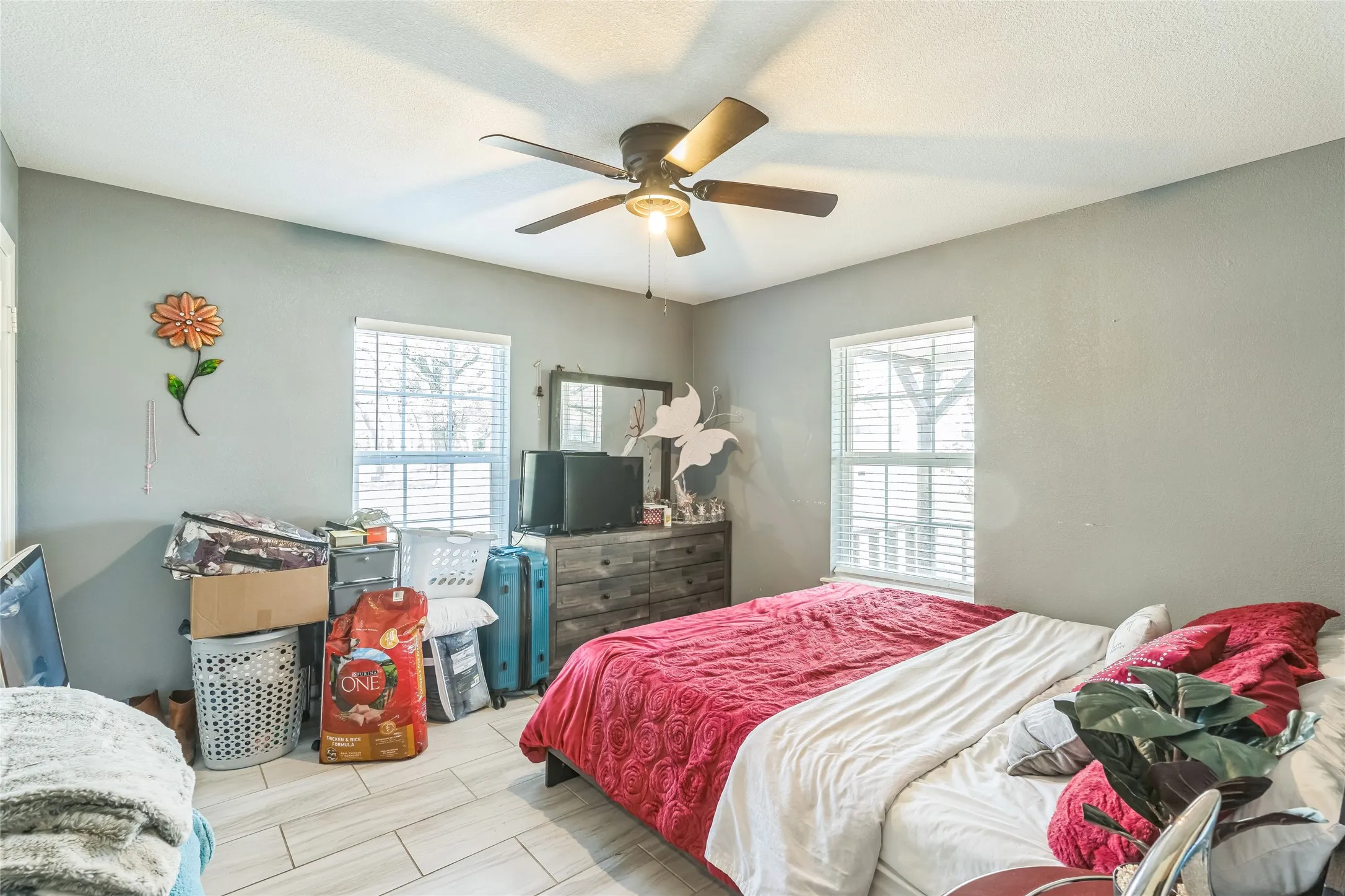 Single Family Residence For Sale in Denton County , 5094 E Mckinney Street, Denton, Texas 76208, 3 Bedroom, 3 Bathroom, 2 Garage spaces, 2,340 Sqft, built in 1982, Preowned, mls#21256015, Real Estate Agent in Denton, Homes For Sale in Denton county, Homes For Sale in Denton, Realtor in Denton Texas, Real Estate Brokerage Independent Realty Texas, Luminita Cordes Realtor