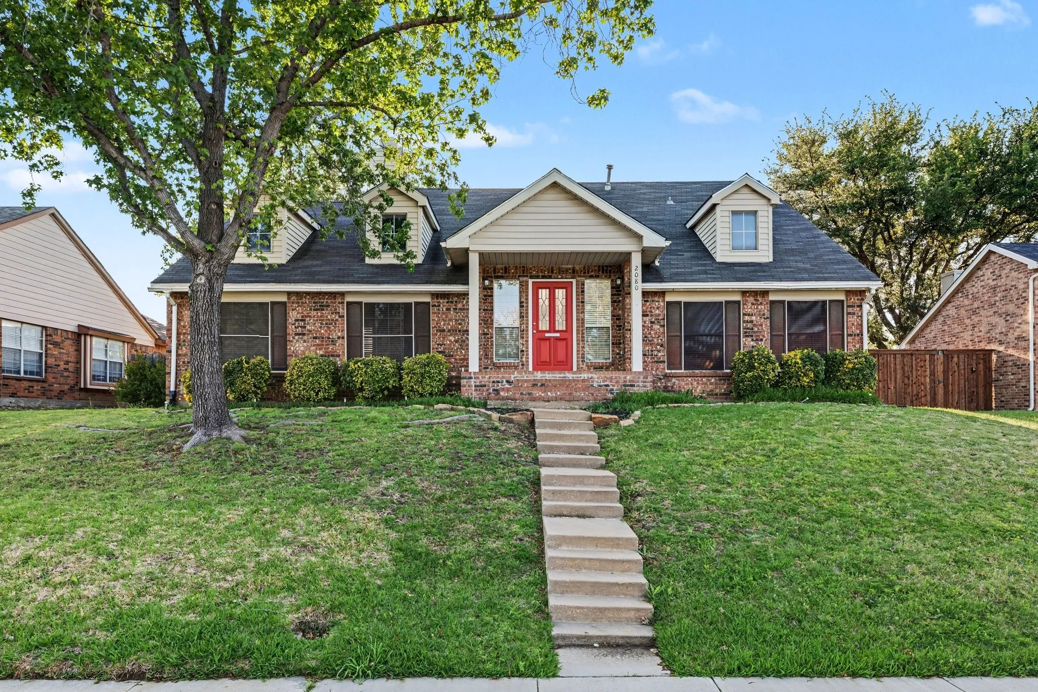 Single Family Residence For Sale in Denton County , 2080 Briarcliff Road, Lewisville, Texas 75067, 3 Bedroom, 3 Bathroom, 2 Garage spaces, 1,945 Sqft, built in 1988, Preowned, mls#21256022, Real Estate Agent in Lewisville, Homes For Sale in Denton county, Homes For Sale in Lewisville, Realtor in Lewisville Texas, Real Estate Brokerage Independent Realty Texas, Luminita Cordes Realtor
