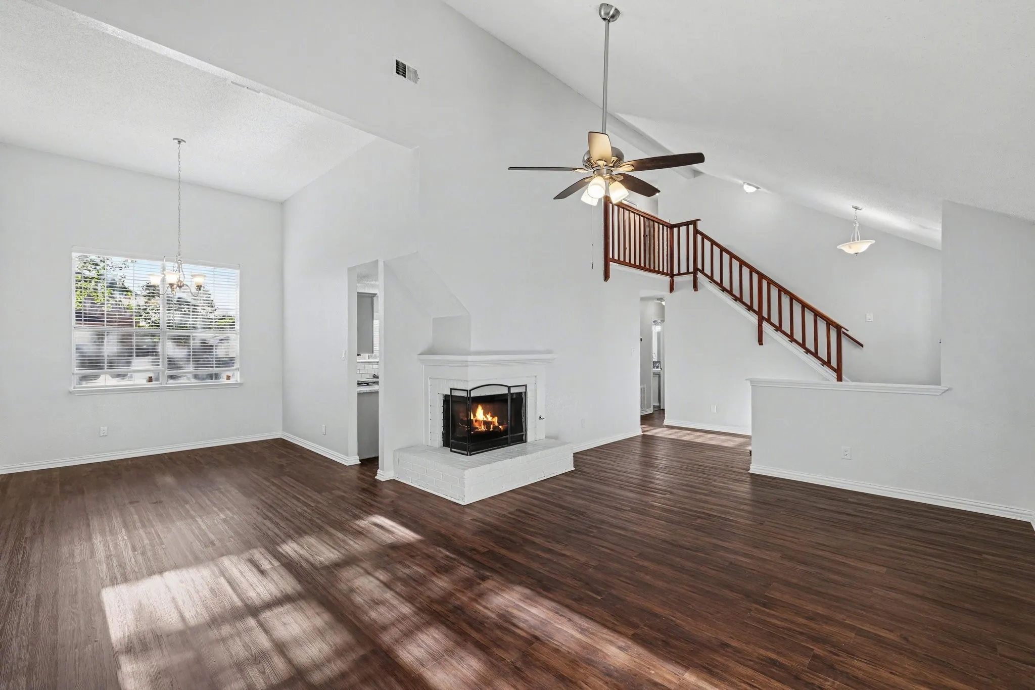 Single Family Residence For Sale in Denton County , 2080 Briarcliff Road, Lewisville, Texas 75067, 3 Bedroom, 3 Bathroom, 2 Garage spaces, 1,945 Sqft, built in 1988, Preowned, mls#21256022, Real Estate Agent in Lewisville, Homes For Sale in Denton county, Homes For Sale in Lewisville, Realtor in Lewisville Texas, Real Estate Brokerage Independent Realty Texas, Luminita Cordes Realtor