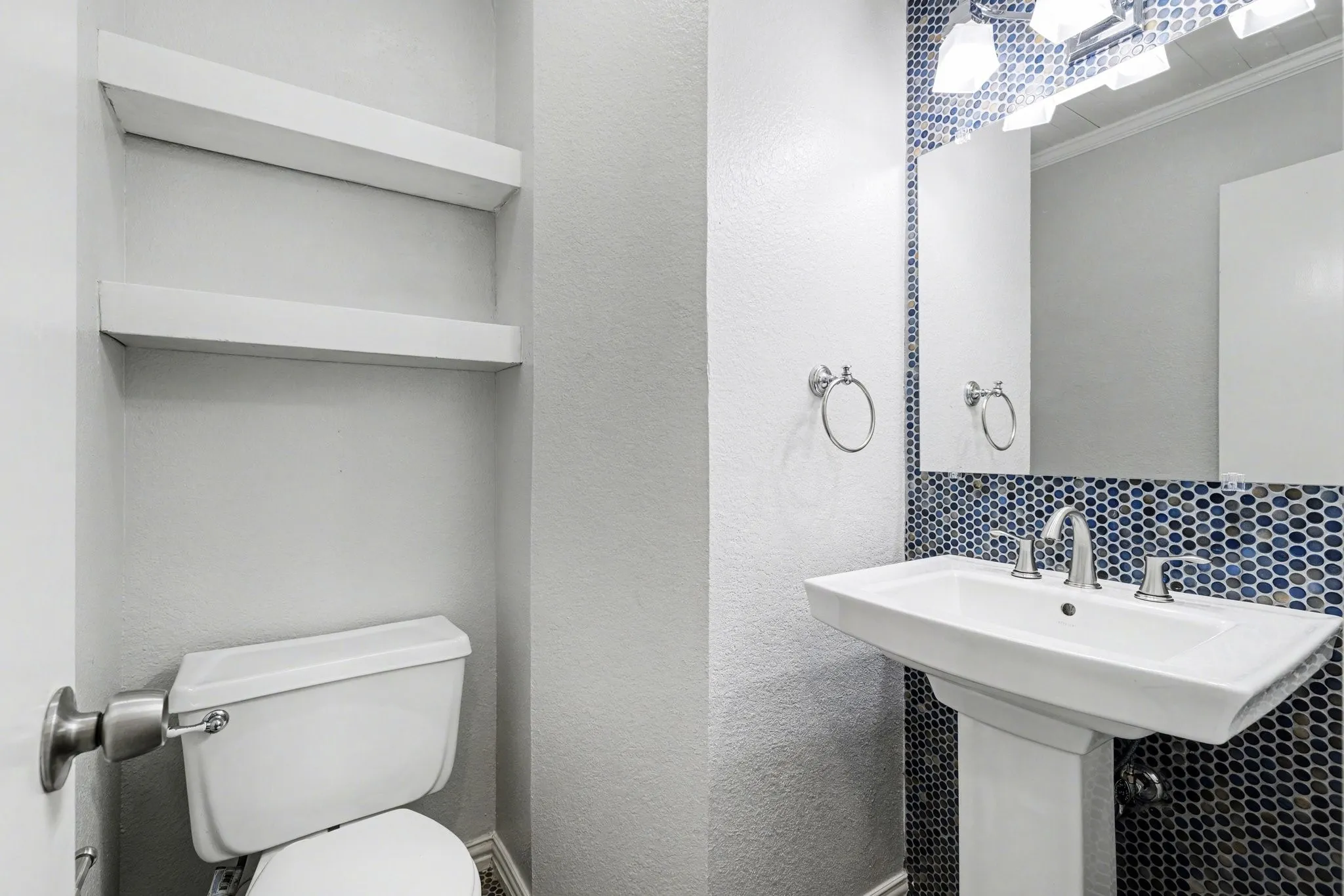 Single Family Residence For Sale in Denton County , 2080 Briarcliff Road, Lewisville, Texas 75067, 3 Bedroom, 3 Bathroom, 2 Garage spaces, 1,945 Sqft, built in 1988, Preowned, mls#21256022, Real Estate Agent in Lewisville, Homes For Sale in Denton county, Homes For Sale in Lewisville, Realtor in Lewisville Texas, Real Estate Brokerage Independent Realty Texas, Luminita Cordes Realtor