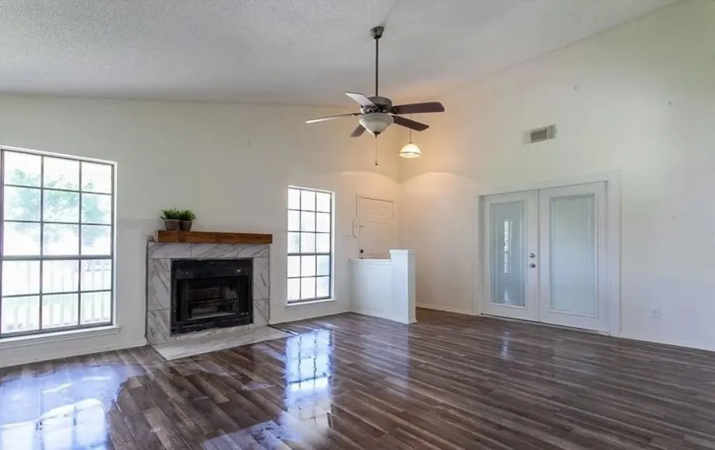 Single Family Residence For Sale in Bell County , 3302 Green Valley Drive, Killeen, Texas 76542, 3 Bedroom, 2 Bathroom, Garage spaces, 1,845 Sqft, built in 1986, Preowned, mls#21256105, Real Estate Agent in Killeen, Homes For Sale in Bell county, Homes For Sale in Killeen, Realtor in Killeen Texas, Real Estate Brokerage Independent Realty Texas, Luminita Cordes Realtor