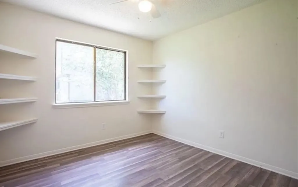 Single Family Residence For Sale in Bell County , 3302 Green Valley Drive, Killeen, Texas 76542, 3 Bedroom, 2 Bathroom, Garage spaces, 1,845 Sqft, built in 1986, Preowned, mls#21256105, Real Estate Agent in Killeen, Homes For Sale in Bell county, Homes For Sale in Killeen, Realtor in Killeen Texas, Real Estate Brokerage Independent Realty Texas, Luminita Cordes Realtor