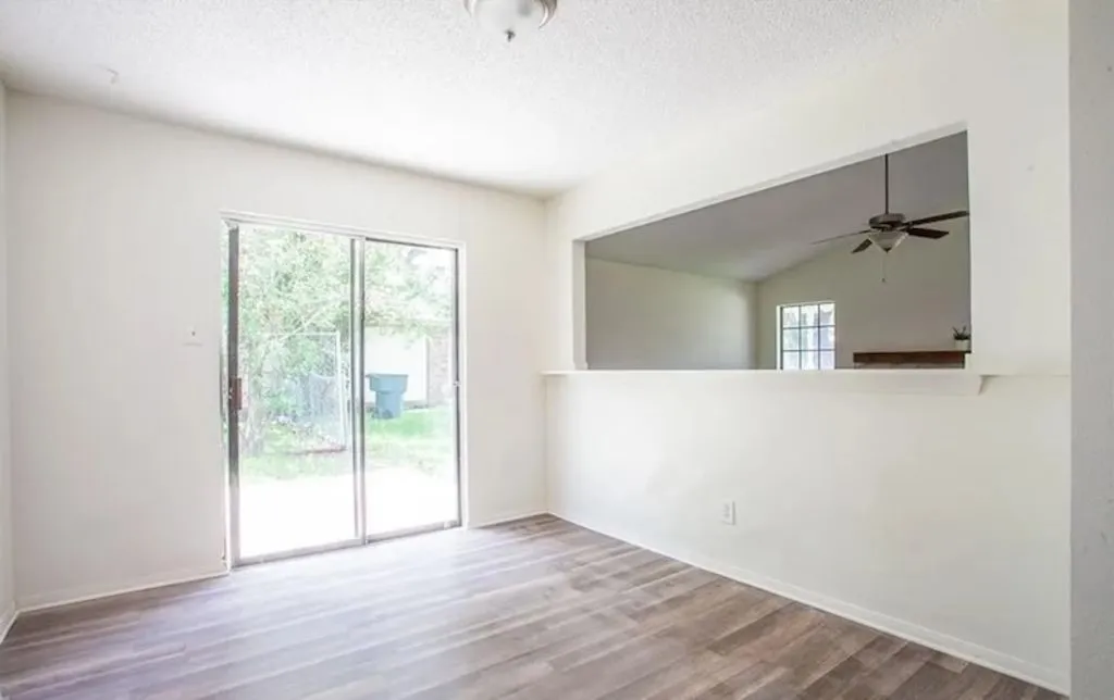Single Family Residence For Sale in Bell County , 3302 Green Valley Drive, Killeen, Texas 76542, 3 Bedroom, 2 Bathroom, Garage spaces, 1,845 Sqft, built in 1986, Preowned, mls#21256105, Real Estate Agent in Killeen, Homes For Sale in Bell county, Homes For Sale in Killeen, Realtor in Killeen Texas, Real Estate Brokerage Independent Realty Texas, Luminita Cordes Realtor