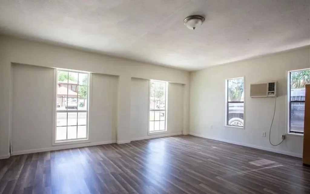 Single Family Residence For Sale in Bell County , 3302 Green Valley Drive, Killeen, Texas 76542, 3 Bedroom, 2 Bathroom, Garage spaces, 1,845 Sqft, built in 1986, Preowned, mls#21256105, Real Estate Agent in Killeen, Homes For Sale in Bell county, Homes For Sale in Killeen, Realtor in Killeen Texas, Real Estate Brokerage Independent Realty Texas, Luminita Cordes Realtor