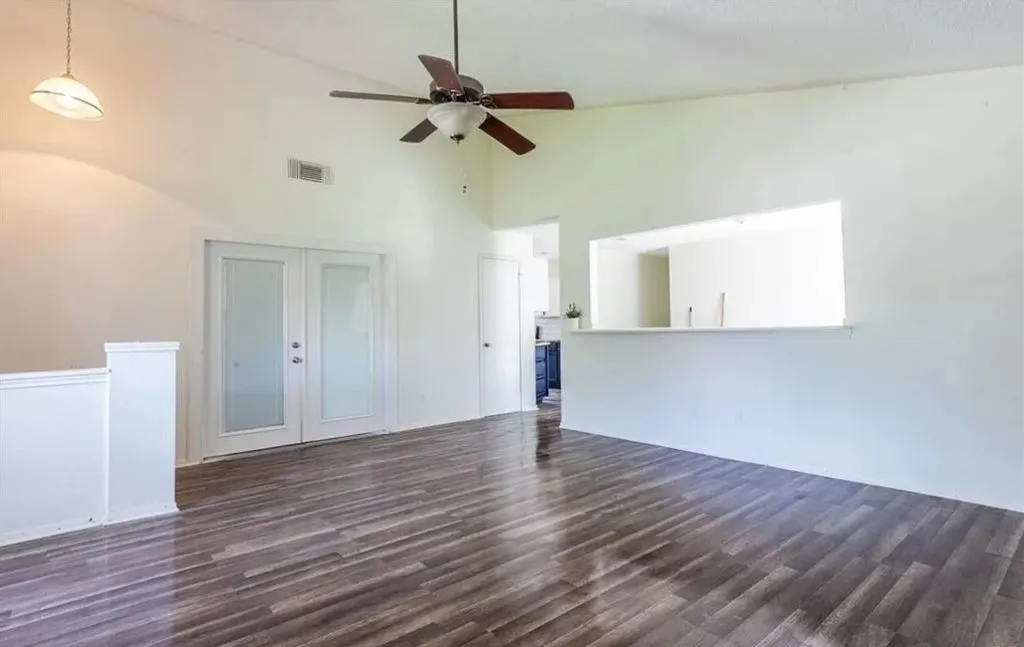 Single Family Residence For Sale in Bell County , 3302 Green Valley Drive, Killeen, Texas 76542, 3 Bedroom, 2 Bathroom, Garage spaces, 1,845 Sqft, built in 1986, Preowned, mls#21256105, Real Estate Agent in Killeen, Homes For Sale in Bell county, Homes For Sale in Killeen, Realtor in Killeen Texas, Real Estate Brokerage Independent Realty Texas, Luminita Cordes Realtor