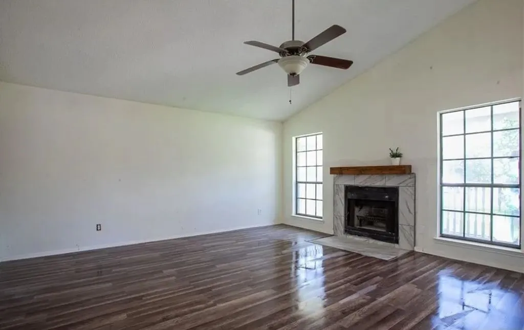 Single Family Residence For Sale in Bell County , 3302 Green Valley Drive, Killeen, Texas 76542, 3 Bedroom, 2 Bathroom, Garage spaces, 1,845 Sqft, built in 1986, Preowned, mls#21256105, Real Estate Agent in Killeen, Homes For Sale in Bell county, Homes For Sale in Killeen, Realtor in Killeen Texas, Real Estate Brokerage Independent Realty Texas, Luminita Cordes Realtor