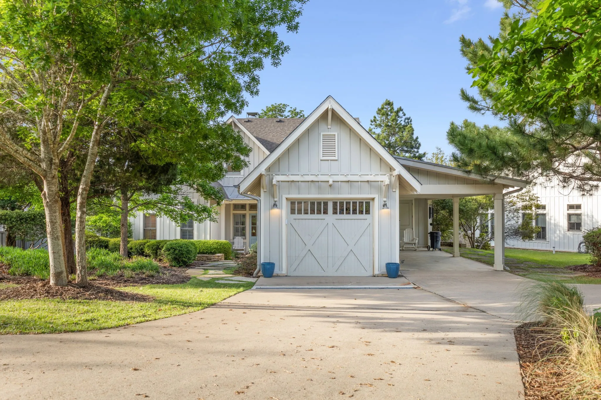 Single Family Residence For Sale in Henderson County , 4522 E Cove Court, Malakoff, Texas 75148, 5 Bedrooms, 6 Bathrooms, 2 Garage spaces, 3,023 Sqft, built in 2013, Price $2,175,000, mls#21249456, Real Estate Agent in Malakoff, Homes For Sale in Henderson county, Homes For Sale in Malakoff, Realtor in Malakoff Texas, Real Estate Brokerage Independent Realty Texas, Luminita Cordes Realtor