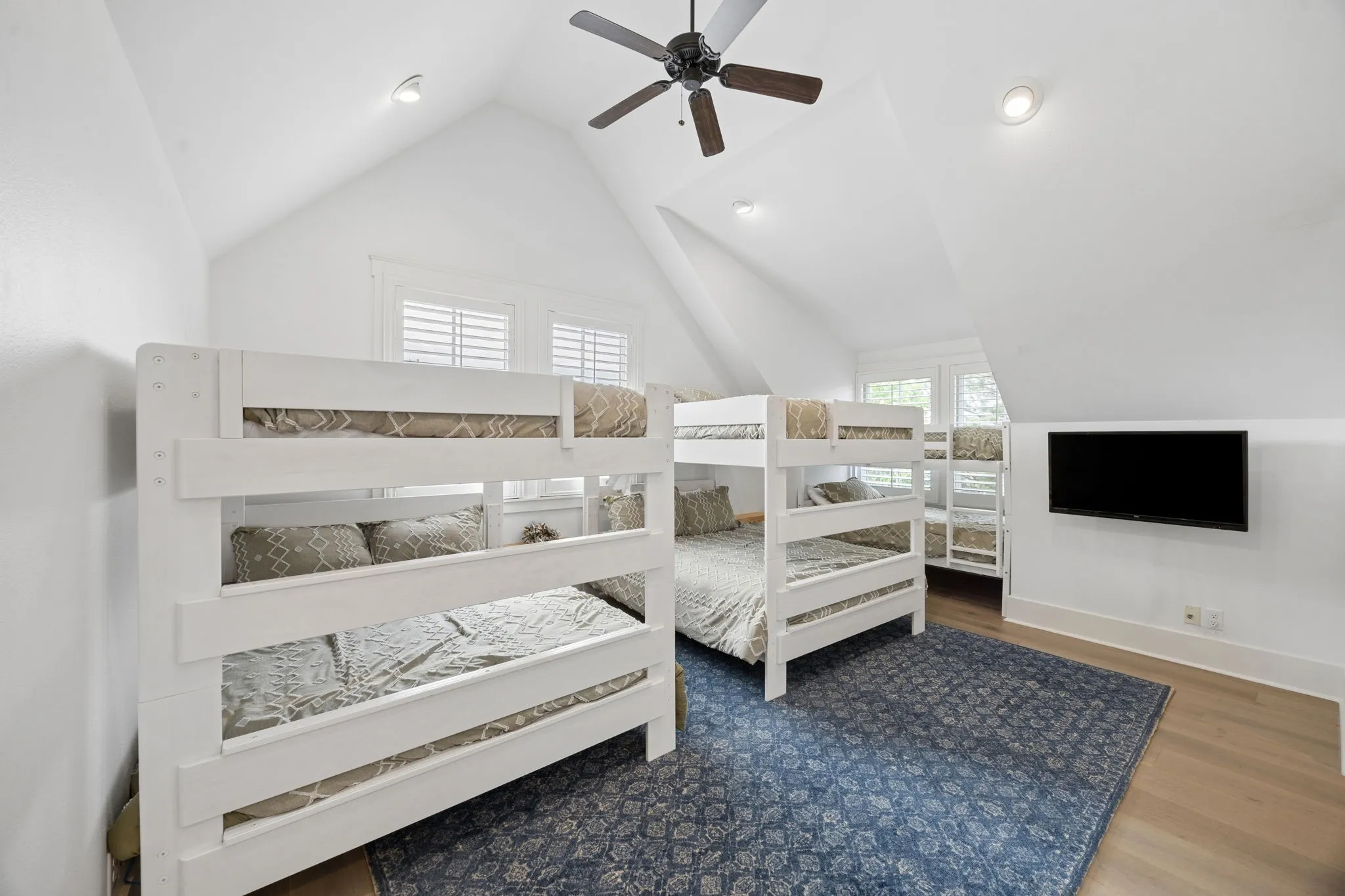 Single Family Residence For Sale in Henderson County , 4522 E Cove Court, Malakoff, Texas 75148, 5 Bedrooms, 6 Bathrooms, 2 Garage spaces, 3,023 Sqft, built in 2013, Price $2,175,000, mls#21249456, Real Estate Agent in Malakoff, Homes For Sale in Henderson county, Homes For Sale in Malakoff, Realtor in Malakoff Texas, Real Estate Brokerage Independent Realty Texas, Luminita Cordes Realtor