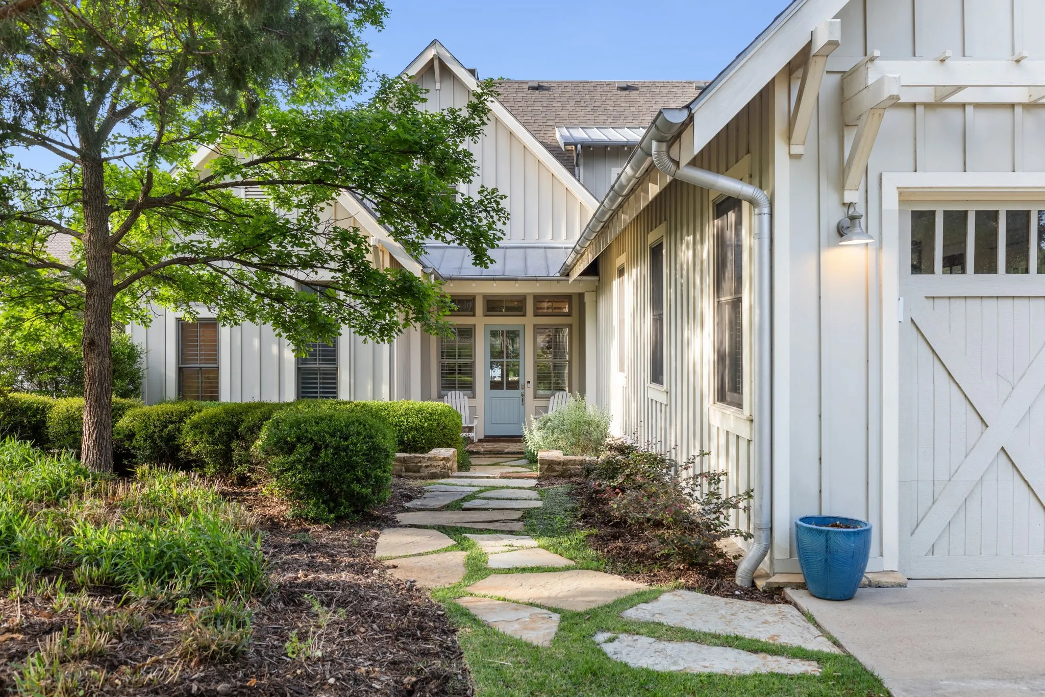 Single Family Residence For Sale in Henderson County , 4522 E Cove Court, Malakoff, Texas 75148, 5 Bedrooms, 6 Bathrooms, 2 Garage spaces, 3,023 Sqft, built in 2013, Price $2,175,000, mls#21249456, Real Estate Agent in Malakoff, Homes For Sale in Henderson county, Homes For Sale in Malakoff, Realtor in Malakoff Texas, Real Estate Brokerage Independent Realty Texas, Luminita Cordes Realtor