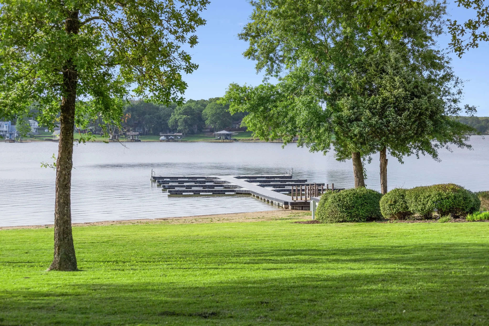 Single Family Residence For Sale in Henderson County , 4522 E Cove Court, Malakoff, Texas 75148, 5 Bedrooms, 6 Bathrooms, 2 Garage spaces, 3,023 Sqft, built in 2013, Price $2,175,000, mls#21249456, Real Estate Agent in Malakoff, Homes For Sale in Henderson county, Homes For Sale in Malakoff, Realtor in Malakoff Texas, Real Estate Brokerage Independent Realty Texas, Luminita Cordes Realtor