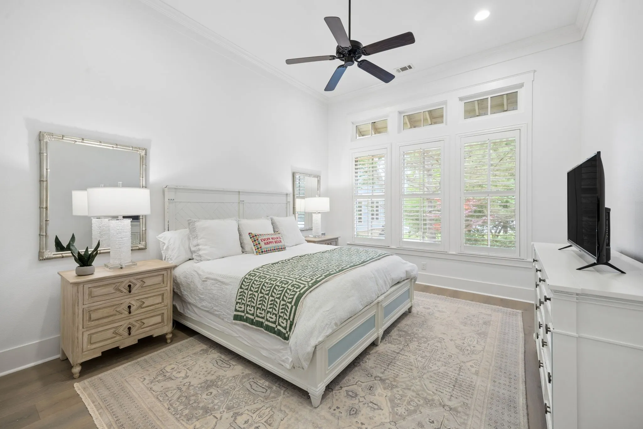 Single Family Residence For Sale in Henderson County , 4522 E Cove Court, Malakoff, Texas 75148, 5 Bedrooms, 6 Bathrooms, 2 Garage spaces, 3,023 Sqft, built in 2013, Price $2,175,000, mls#21249456, Real Estate Agent in Malakoff, Homes For Sale in Henderson county, Homes For Sale in Malakoff, Realtor in Malakoff Texas, Real Estate Brokerage Independent Realty Texas, Luminita Cordes Realtor