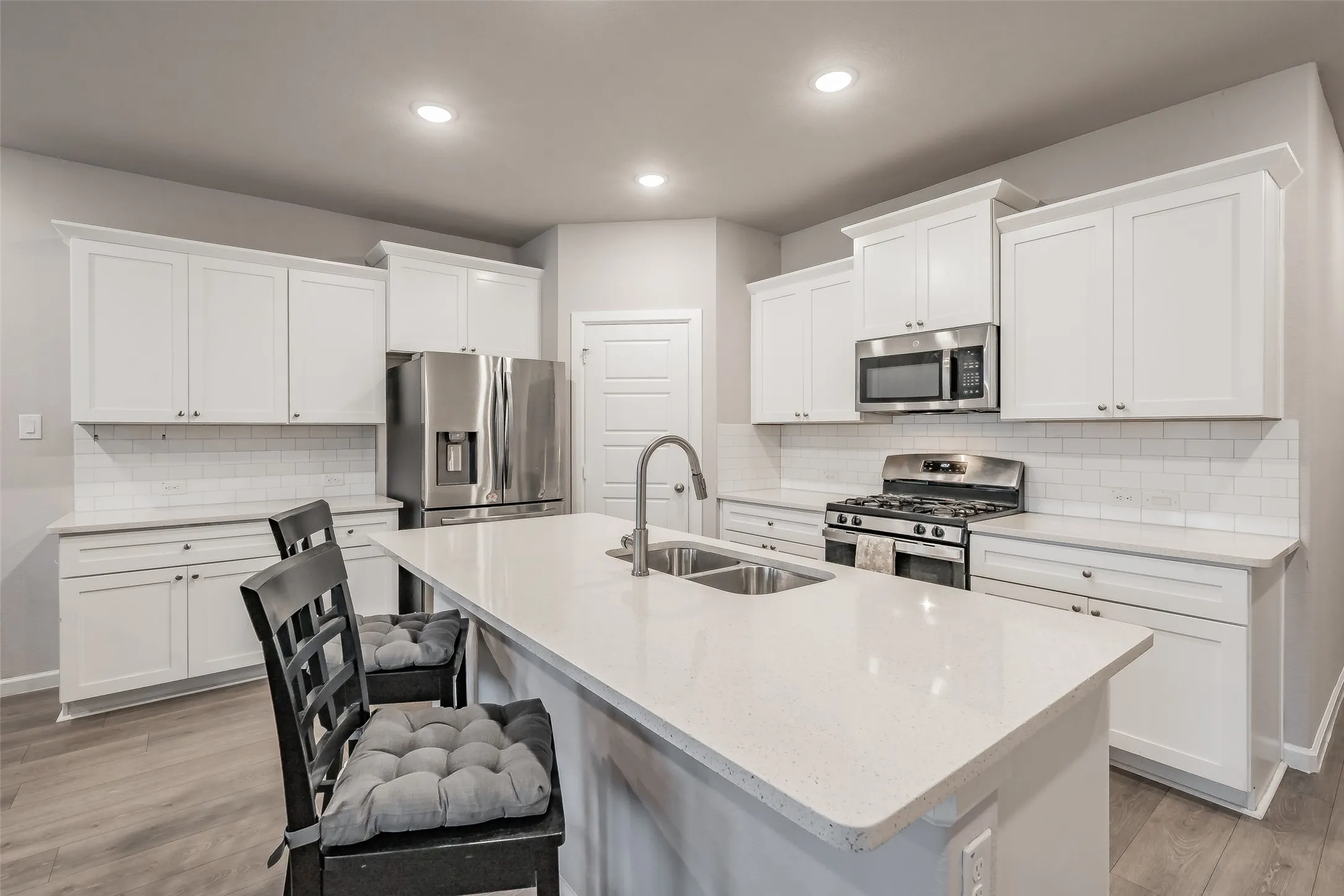 Single Family Residence For Sale in Ellis County , 601 Bethpage Drive, Red Oak, Texas 75154, 4 Bedroom, 3 Bathroom, 2 Garage spaces, 2,065 Sqft, built in 2023, mls#21254975, Real Estate Agent in Red Oak, Homes For Sale in Ellis county, Homes For Sale in Red Oak, Realtor in Red Oak Texas, Real Estate Brokerage Independent Realty Texas, Luminita Cordes Realtor