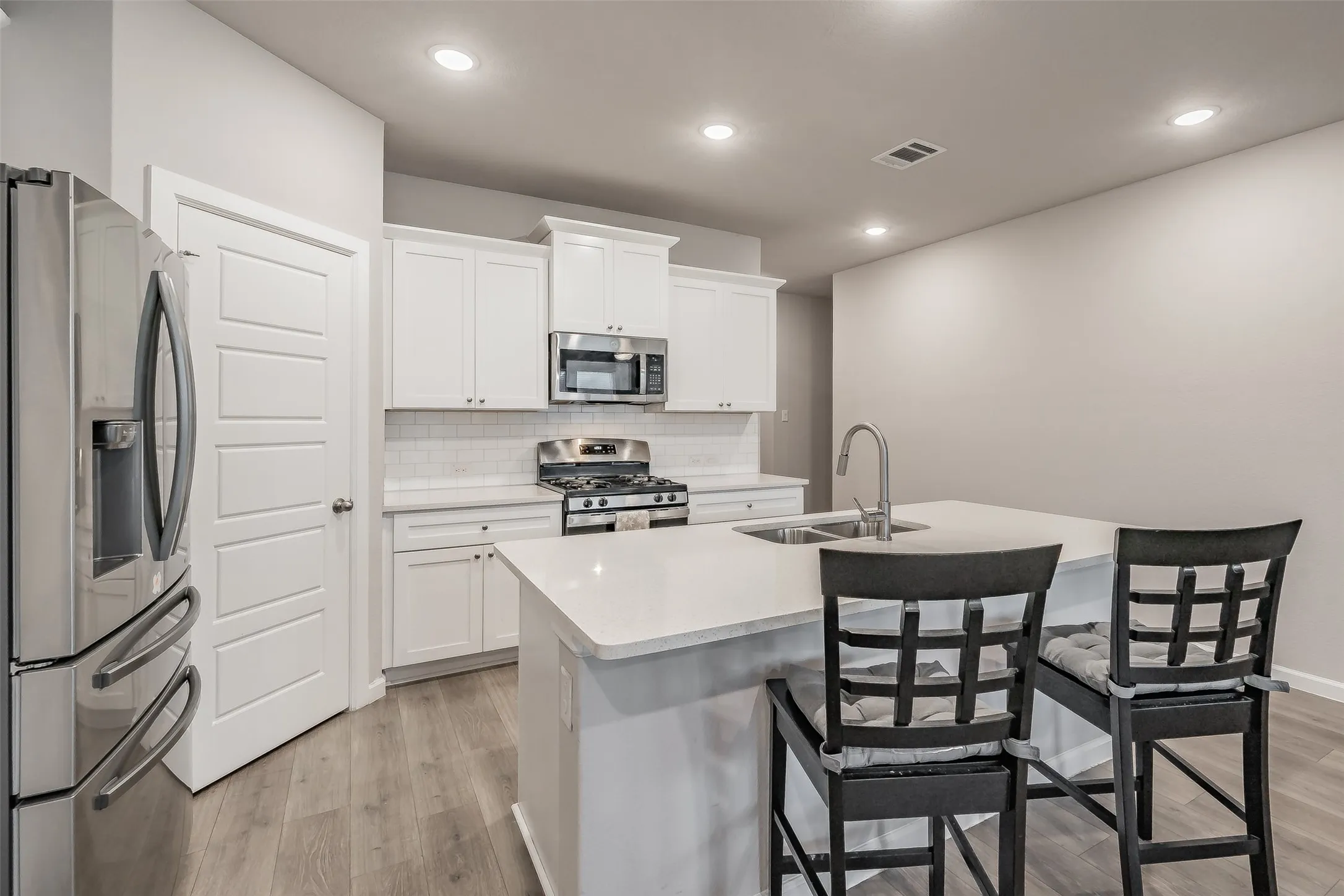 Single Family Residence For Sale in Ellis County , 601 Bethpage Drive, Red Oak, Texas 75154, 4 Bedroom, 3 Bathroom, 2 Garage spaces, 2,065 Sqft, built in 2023, mls#21254975, Real Estate Agent in Red Oak, Homes For Sale in Ellis county, Homes For Sale in Red Oak, Realtor in Red Oak Texas, Real Estate Brokerage Independent Realty Texas, Luminita Cordes Realtor