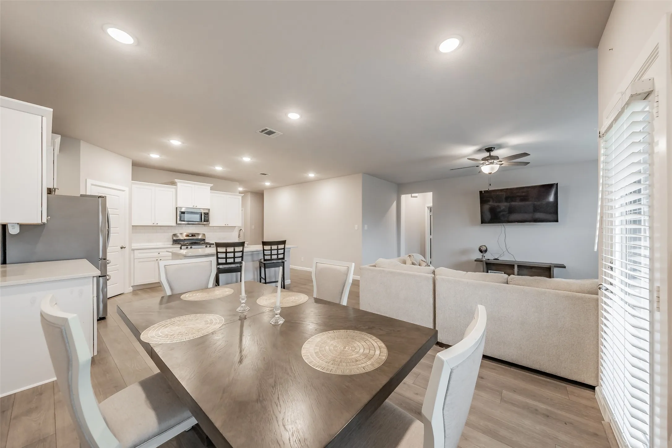 Single Family Residence For Sale in Ellis County , 601 Bethpage Drive, Red Oak, Texas 75154, 4 Bedroom, 3 Bathroom, 2 Garage spaces, 2,065 Sqft, built in 2023, mls#21254975, Real Estate Agent in Red Oak, Homes For Sale in Ellis county, Homes For Sale in Red Oak, Realtor in Red Oak Texas, Real Estate Brokerage Independent Realty Texas, Luminita Cordes Realtor