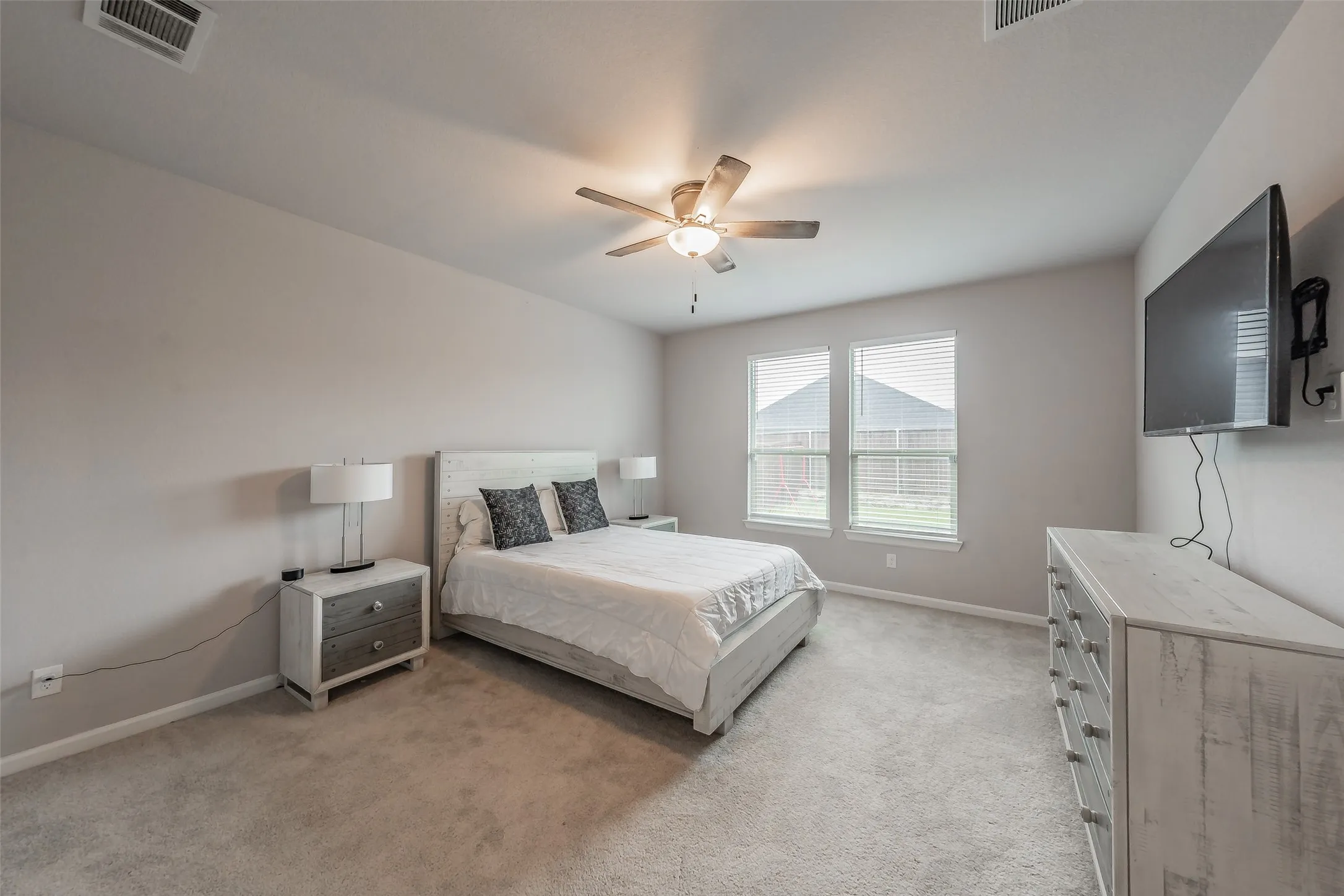 Single Family Residence For Sale in Ellis County , 601 Bethpage Drive, Red Oak, Texas 75154, 4 Bedroom, 3 Bathroom, 2 Garage spaces, 2,065 Sqft, built in 2023, mls#21254975, Real Estate Agent in Red Oak, Homes For Sale in Ellis county, Homes For Sale in Red Oak, Realtor in Red Oak Texas, Real Estate Brokerage Independent Realty Texas, Luminita Cordes Realtor