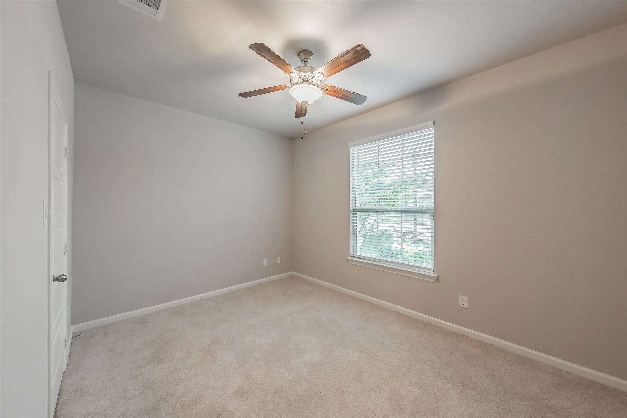 Single Family Residence For Sale in Ellis County , 601 Bethpage Drive, Red Oak, Texas 75154, 4 Bedroom, 3 Bathroom, 2 Garage spaces, 2,065 Sqft, built in 2023, mls#21254975, Real Estate Agent in Red Oak, Homes For Sale in Ellis county, Homes For Sale in Red Oak, Realtor in Red Oak Texas, Real Estate Brokerage Independent Realty Texas, Luminita Cordes Realtor