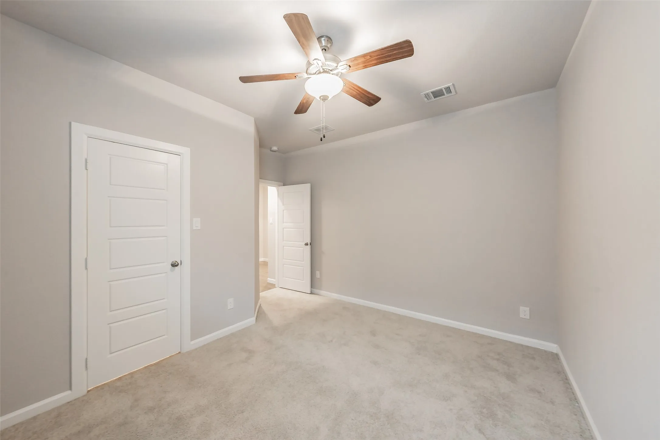 Single Family Residence For Sale in Ellis County , 601 Bethpage Drive, Red Oak, Texas 75154, 4 Bedroom, 3 Bathroom, 2 Garage spaces, 2,065 Sqft, built in 2023, mls#21254975, Real Estate Agent in Red Oak, Homes For Sale in Ellis county, Homes For Sale in Red Oak, Realtor in Red Oak Texas, Real Estate Brokerage Independent Realty Texas, Luminita Cordes Realtor
