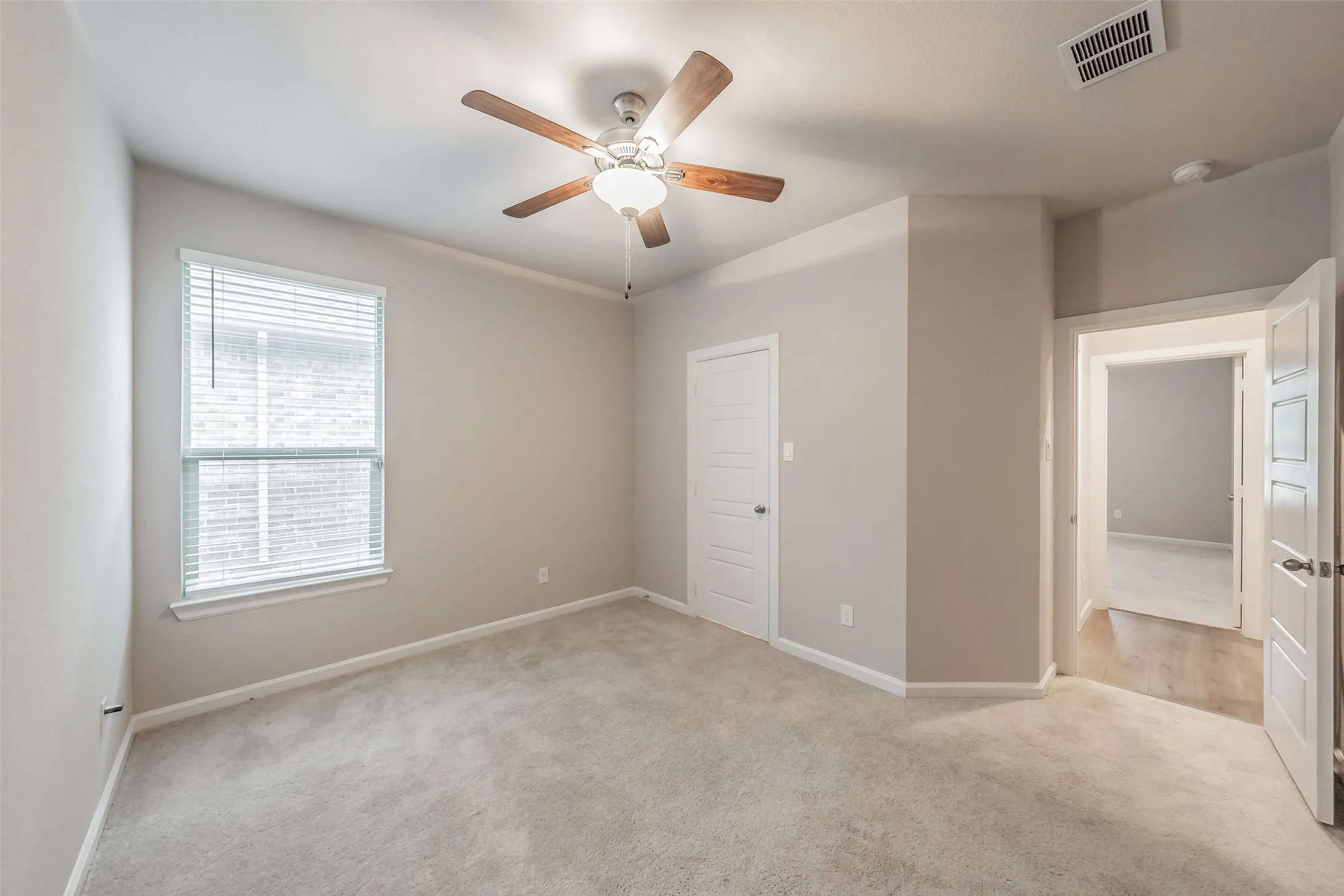Single Family Residence For Sale in Ellis County , 601 Bethpage Drive, Red Oak, Texas 75154, 4 Bedroom, 3 Bathroom, 2 Garage spaces, 2,065 Sqft, built in 2023, mls#21254975, Real Estate Agent in Red Oak, Homes For Sale in Ellis county, Homes For Sale in Red Oak, Realtor in Red Oak Texas, Real Estate Brokerage Independent Realty Texas, Luminita Cordes Realtor