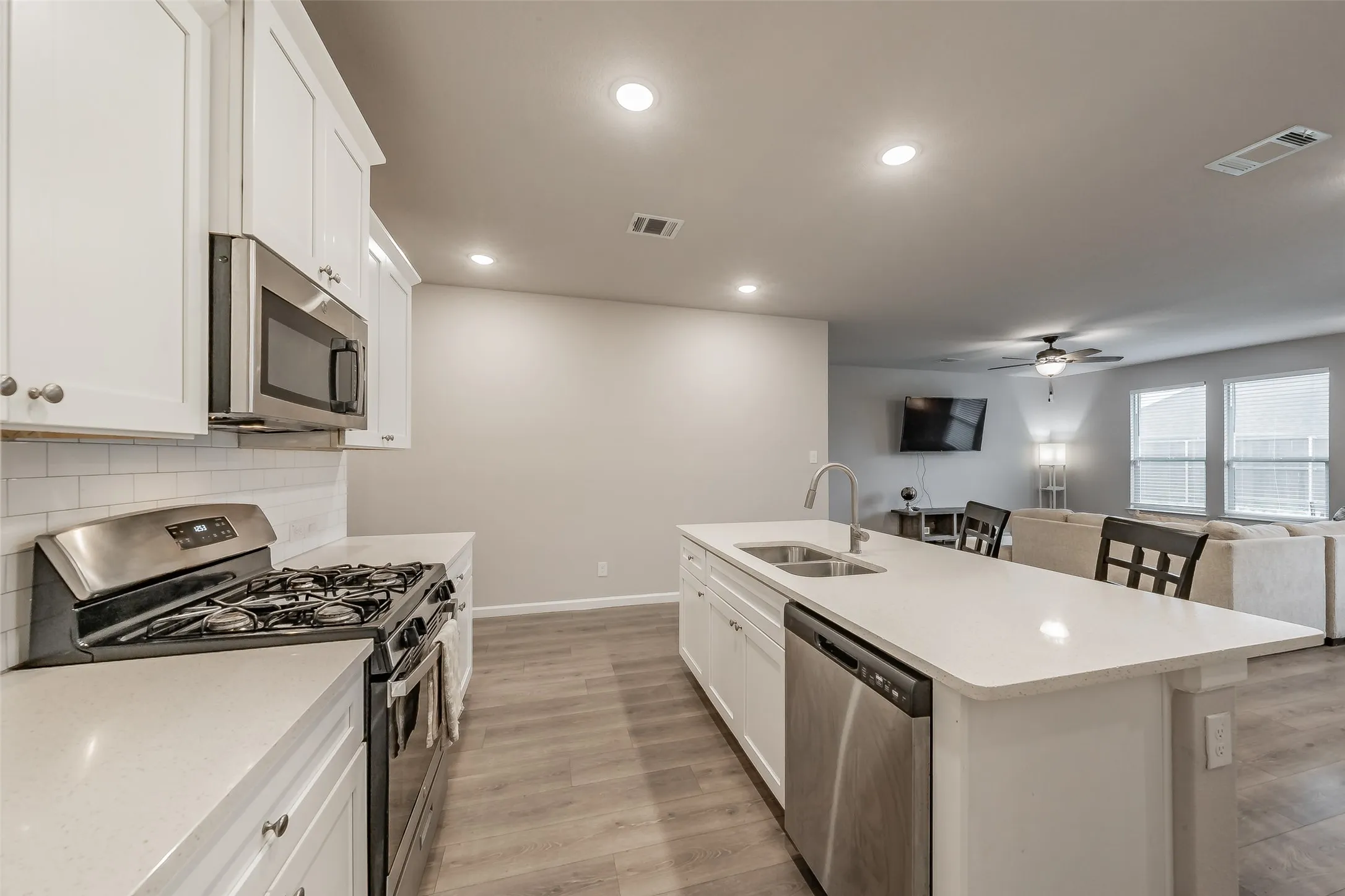 Single Family Residence For Sale in Ellis County , 601 Bethpage Drive, Red Oak, Texas 75154, 4 Bedroom, 3 Bathroom, 2 Garage spaces, 2,065 Sqft, built in 2023, mls#21254975, Real Estate Agent in Red Oak, Homes For Sale in Ellis county, Homes For Sale in Red Oak, Realtor in Red Oak Texas, Real Estate Brokerage Independent Realty Texas, Luminita Cordes Realtor
