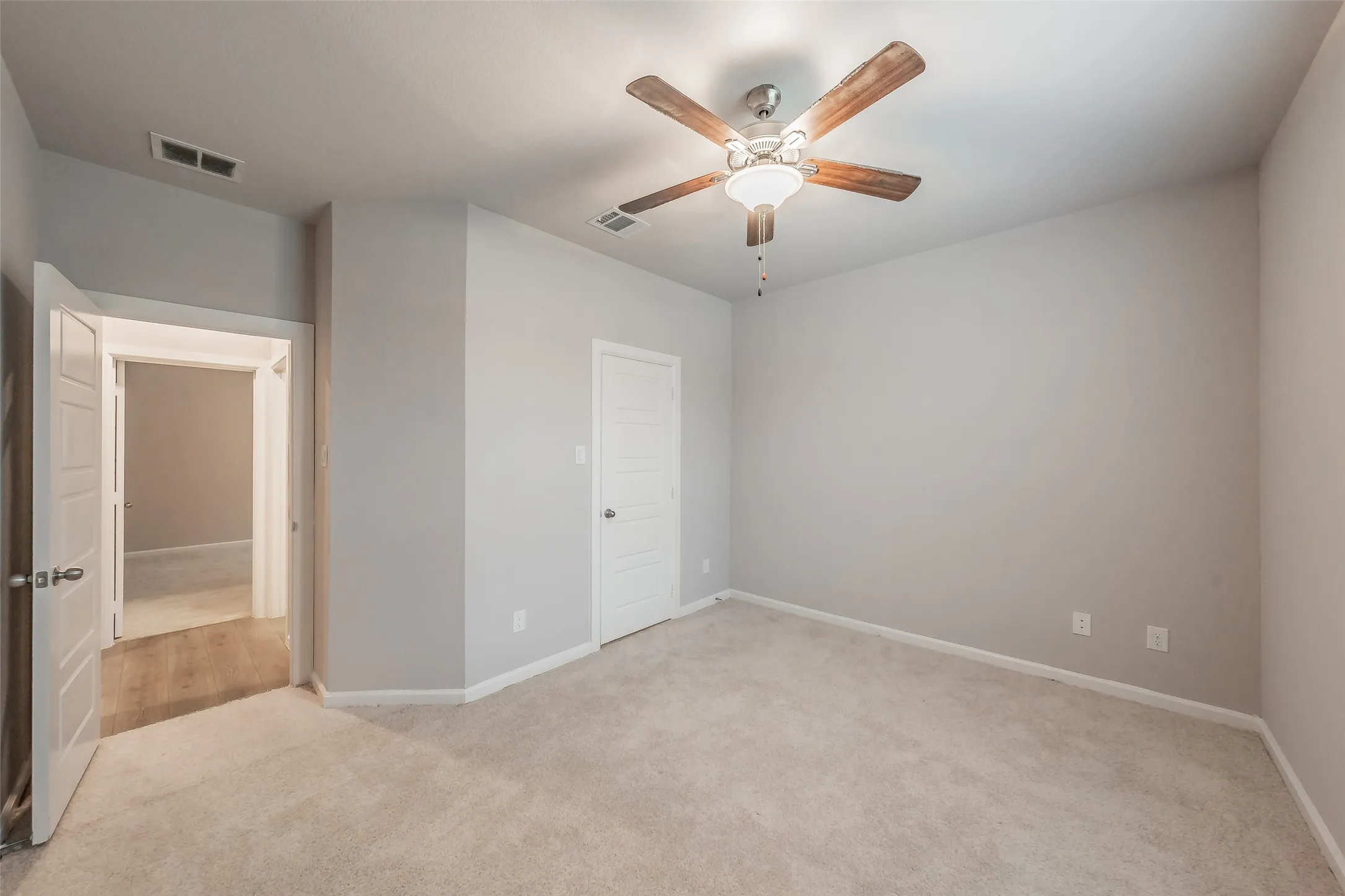 Single Family Residence For Sale in Ellis County , 601 Bethpage Drive, Red Oak, Texas 75154, 4 Bedroom, 3 Bathroom, 2 Garage spaces, 2,065 Sqft, built in 2023, mls#21254975, Real Estate Agent in Red Oak, Homes For Sale in Ellis county, Homes For Sale in Red Oak, Realtor in Red Oak Texas, Real Estate Brokerage Independent Realty Texas, Luminita Cordes Realtor