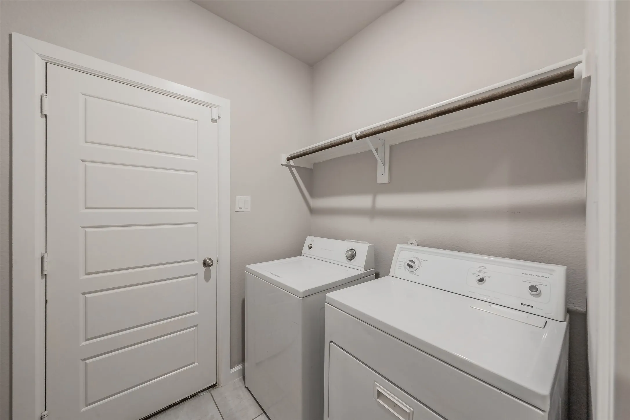 Single Family Residence For Sale in Ellis County , 601 Bethpage Drive, Red Oak, Texas 75154, 4 Bedroom, 3 Bathroom, 2 Garage spaces, 2,065 Sqft, built in 2023, mls#21254975, Real Estate Agent in Red Oak, Homes For Sale in Ellis county, Homes For Sale in Red Oak, Realtor in Red Oak Texas, Real Estate Brokerage Independent Realty Texas, Luminita Cordes Realtor