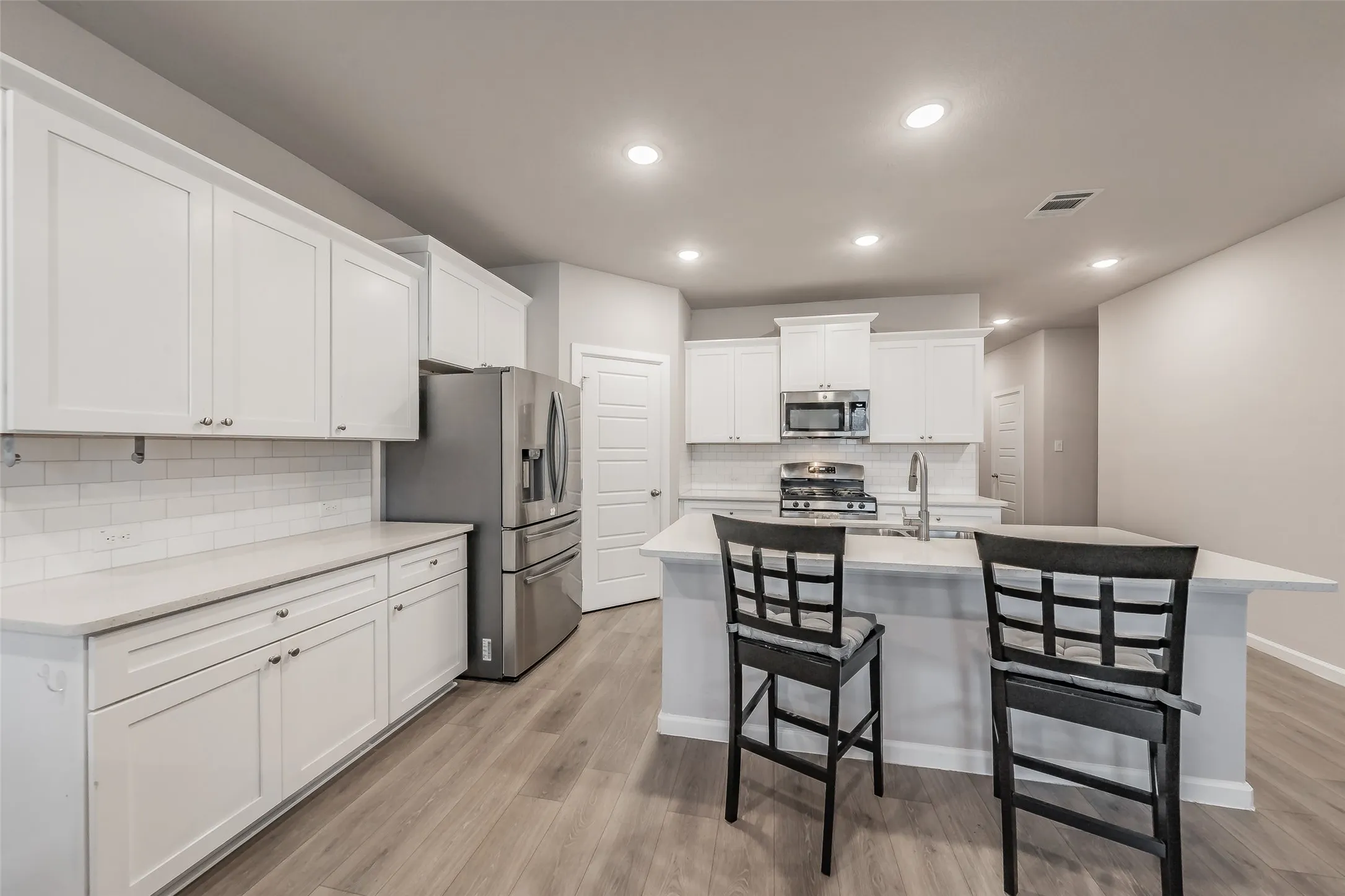 Single Family Residence For Sale in Ellis County , 601 Bethpage Drive, Red Oak, Texas 75154, 4 Bedroom, 3 Bathroom, 2 Garage spaces, 2,065 Sqft, built in 2023, mls#21254975, Real Estate Agent in Red Oak, Homes For Sale in Ellis county, Homes For Sale in Red Oak, Realtor in Red Oak Texas, Real Estate Brokerage Independent Realty Texas, Luminita Cordes Realtor