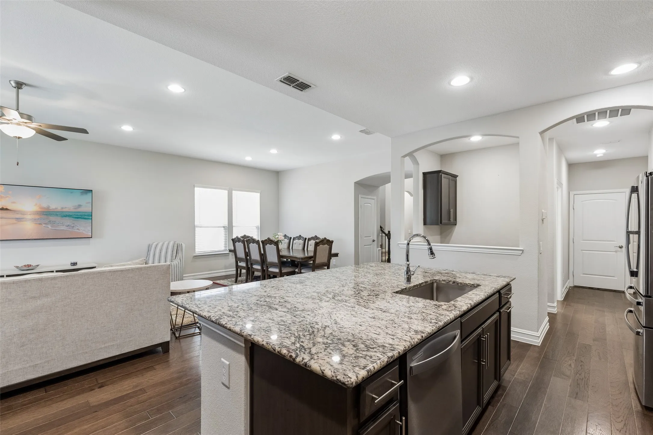 Single Family Residence For Sale in Collin County , 605 Cattle Chute Court, Celina, Texas 75009, 4 Bedroom, 4 Bathroom, 2 Garage spaces, 3,685 Sqft, built in 2021, mls#21255731, Real Estate Agent in Celina, Homes For Sale in Collin county, Homes For Sale in Celina, Realtor in Celina Texas, Real Estate Brokerage Independent Realty Texas, Luminita Cordes Realtor