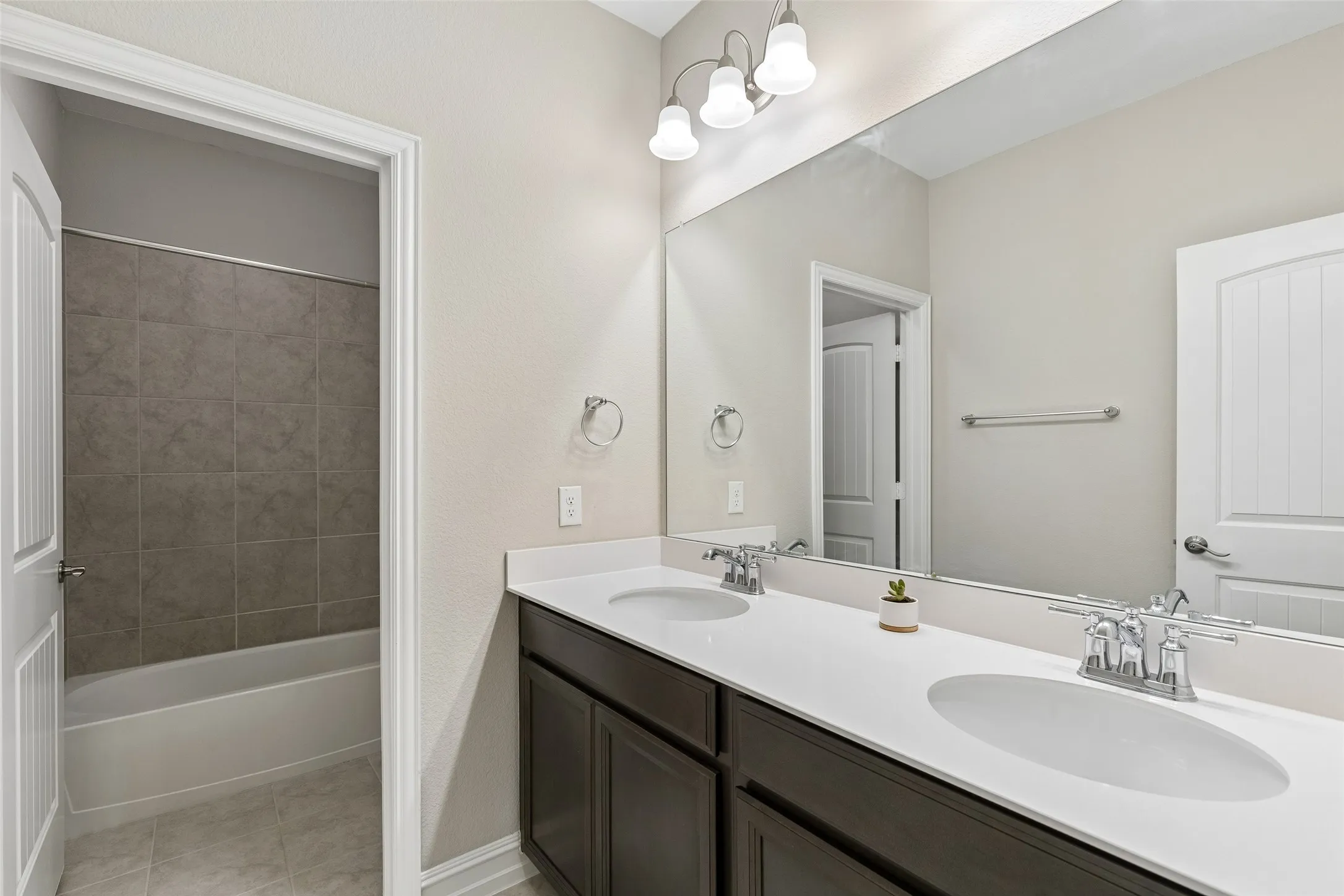 Single Family Residence For Sale in Collin County , 605 Cattle Chute Court, Celina, Texas 75009, 4 Bedroom, 4 Bathroom, 2 Garage spaces, 3,685 Sqft, built in 2021, mls#21255731, Real Estate Agent in Celina, Homes For Sale in Collin county, Homes For Sale in Celina, Realtor in Celina Texas, Real Estate Brokerage Independent Realty Texas, Luminita Cordes Realtor