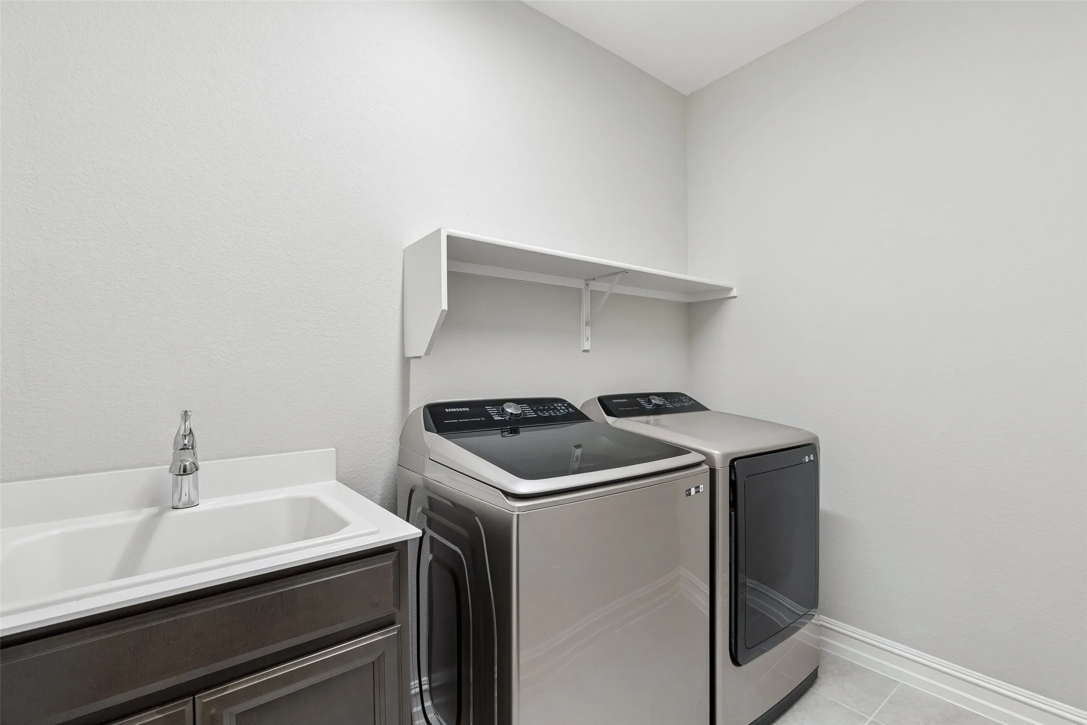 Single Family Residence For Sale in Collin County , 605 Cattle Chute Court, Celina, Texas 75009, 4 Bedroom, 4 Bathroom, 2 Garage spaces, 3,685 Sqft, built in 2021, mls#21255731, Real Estate Agent in Celina, Homes For Sale in Collin county, Homes For Sale in Celina, Realtor in Celina Texas, Real Estate Brokerage Independent Realty Texas, Luminita Cordes Realtor