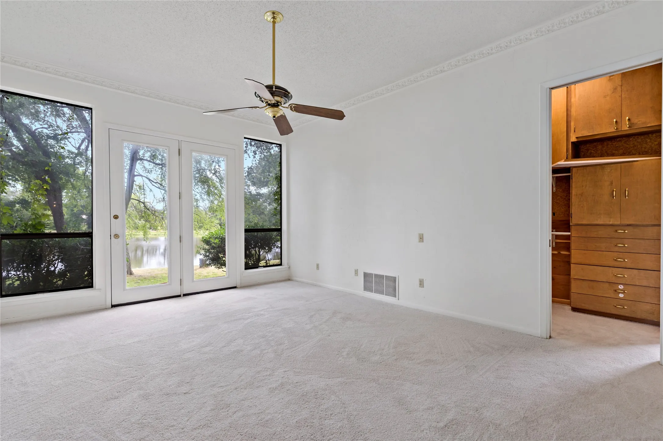 Single Family Residence For Sale in Van Zandt County , 1895 County Road 3601, Edgewood, Texas 75117, 3 Bedroom, 5 Bathroom, Garage spaces, 4,998 Sqft, built in 1983, mls#21252321, Real Estate Agent in Edgewood, Homes For Sale in Van Zandt county, Homes For Sale in Edgewood, Realtor in Edgewood Texas, Real Estate Brokerage Independent Realty Texas, Luminita Cordes Realtor