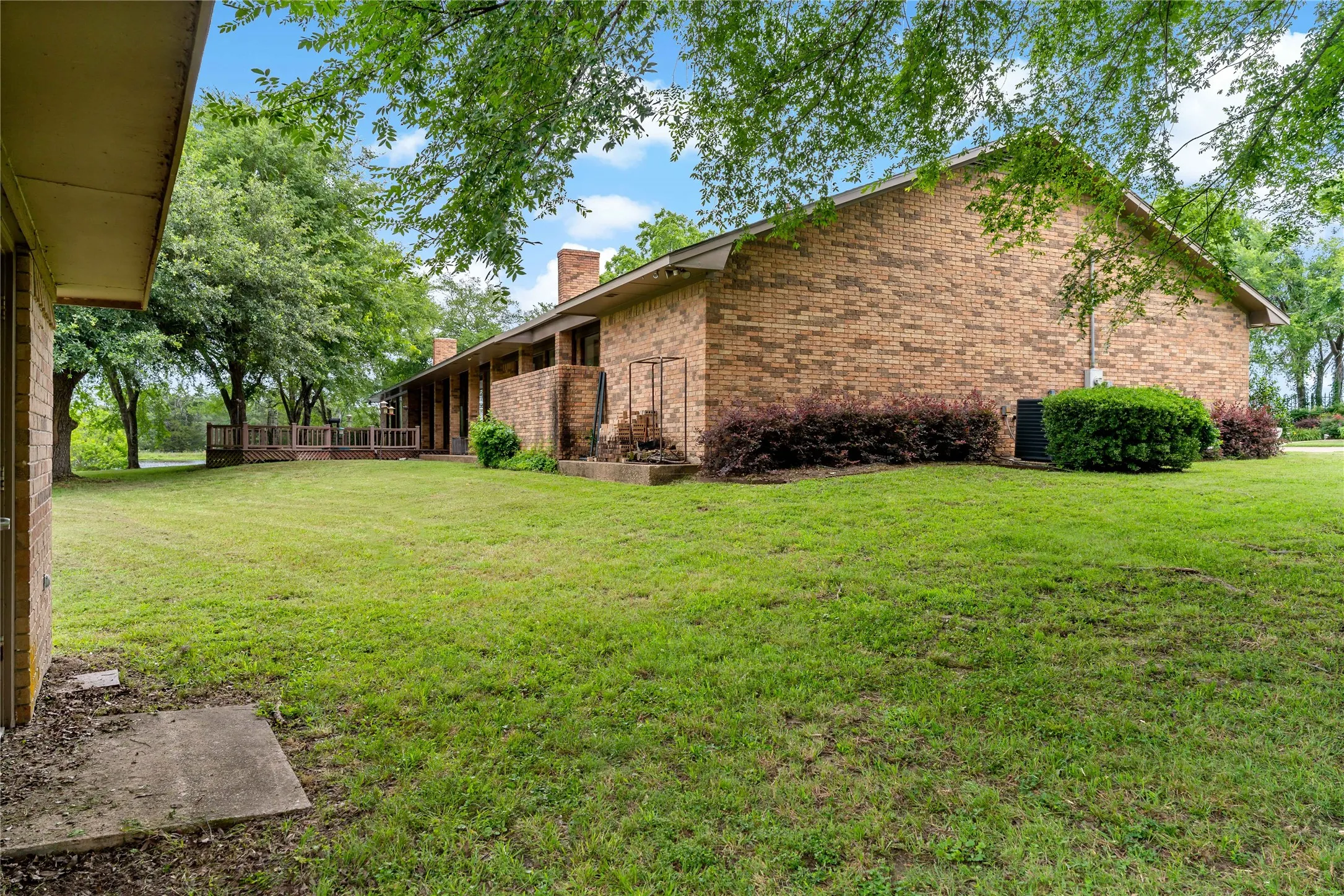 Single Family Residence For Sale in Van Zandt County , 1895 County Road 3601, Edgewood, Texas 75117, 3 Bedroom, 5 Bathroom, Garage spaces, 4,998 Sqft, built in 1983, mls#21252321, Real Estate Agent in Edgewood, Homes For Sale in Van Zandt county, Homes For Sale in Edgewood, Realtor in Edgewood Texas, Real Estate Brokerage Independent Realty Texas, Luminita Cordes Realtor