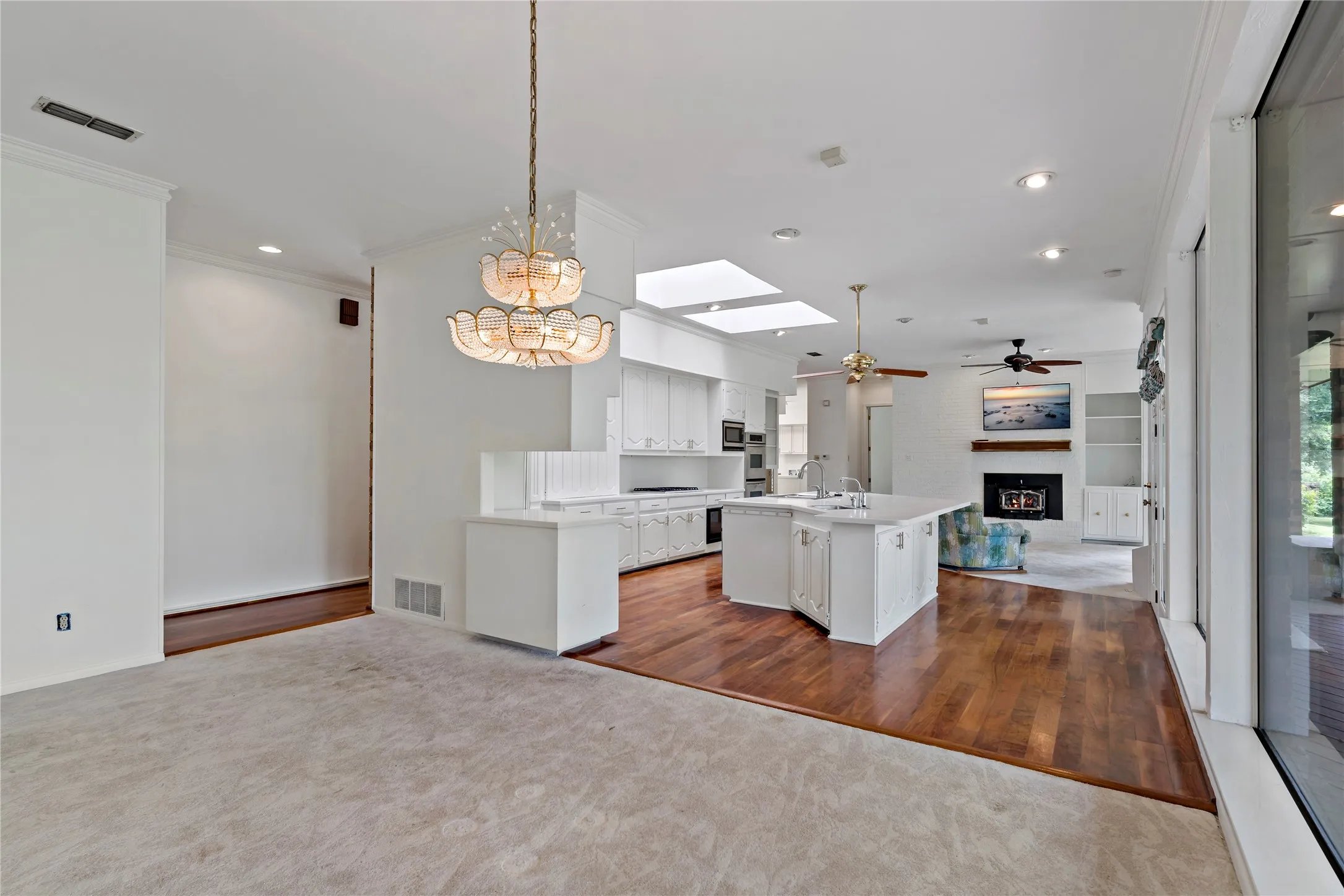 Single Family Residence For Sale in Van Zandt County , 1895 County Road 3601, Edgewood, Texas 75117, 3 Bedroom, 5 Bathroom, Garage spaces, 4,998 Sqft, built in 1983, mls#21252321, Real Estate Agent in Edgewood, Homes For Sale in Van Zandt county, Homes For Sale in Edgewood, Realtor in Edgewood Texas, Real Estate Brokerage Independent Realty Texas, Luminita Cordes Realtor