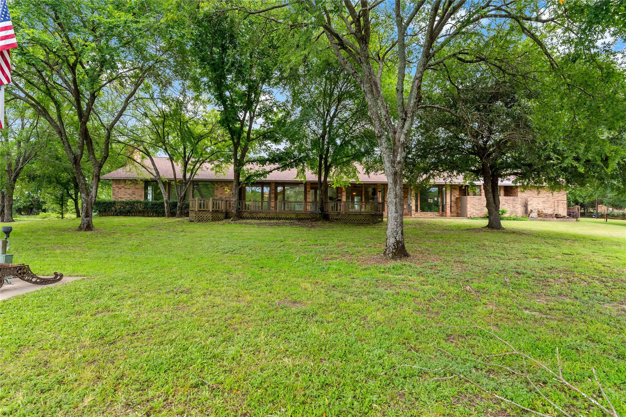 Single Family Residence For Sale in Van Zandt County , 1895 County Road 3601, Edgewood, Texas 75117, 3 Bedroom, 5 Bathroom, Garage spaces, 4,998 Sqft, built in 1983, mls#21252321, Real Estate Agent in Edgewood, Homes For Sale in Van Zandt county, Homes For Sale in Edgewood, Realtor in Edgewood Texas, Real Estate Brokerage Independent Realty Texas, Luminita Cordes Realtor