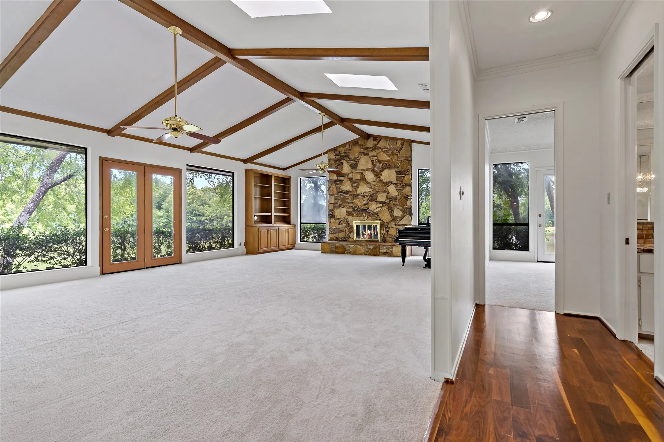 Single Family Residence For Sale in Van Zandt County , 1895 County Road 3601, Edgewood, Texas 75117, 3 Bedroom, 5 Bathroom, Garage spaces, 4,998 Sqft, built in 1983, mls#21252321, Real Estate Agent in Edgewood, Homes For Sale in Van Zandt county, Homes For Sale in Edgewood, Realtor in Edgewood Texas, Real Estate Brokerage Independent Realty Texas, Luminita Cordes Realtor