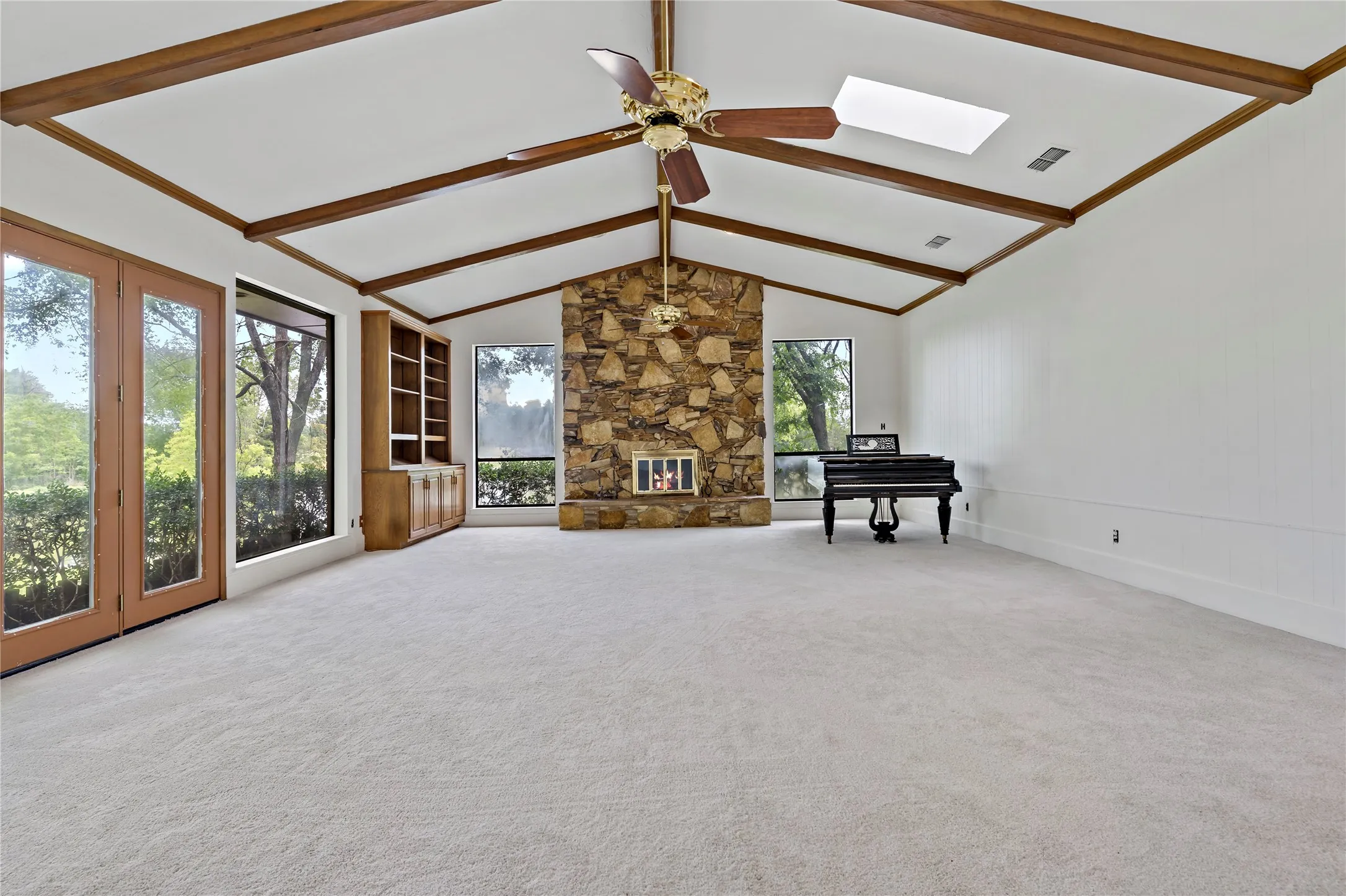 Single Family Residence For Sale in Van Zandt County , 1895 County Road 3601, Edgewood, Texas 75117, 3 Bedroom, 5 Bathroom, Garage spaces, 4,998 Sqft, built in 1983, mls#21252321, Real Estate Agent in Edgewood, Homes For Sale in Van Zandt county, Homes For Sale in Edgewood, Realtor in Edgewood Texas, Real Estate Brokerage Independent Realty Texas, Luminita Cordes Realtor