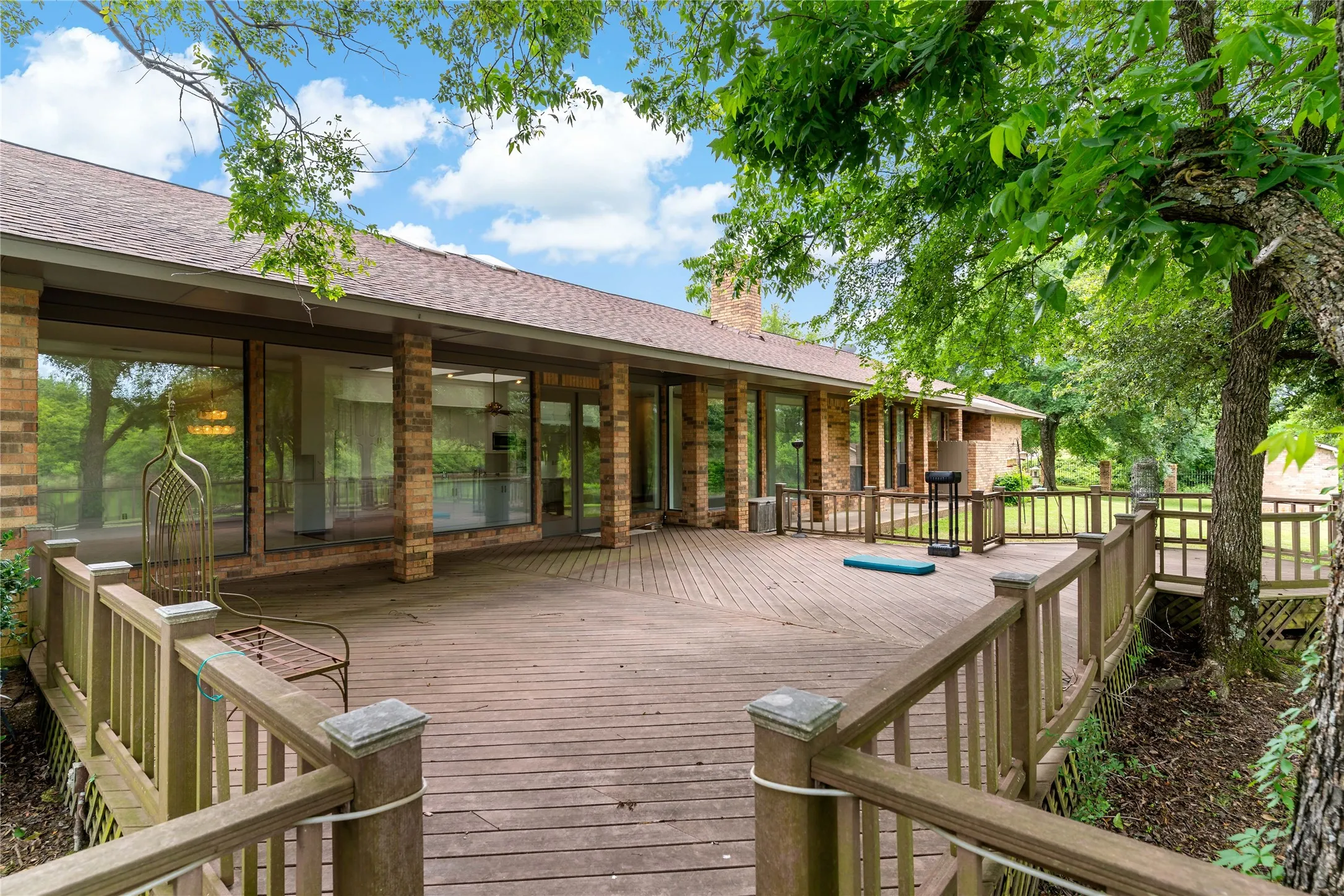 Single Family Residence For Sale in Van Zandt County , 1895 County Road 3601, Edgewood, Texas 75117, 3 Bedroom, 5 Bathroom, Garage spaces, 4,998 Sqft, built in 1983, mls#21252321, Real Estate Agent in Edgewood, Homes For Sale in Van Zandt county, Homes For Sale in Edgewood, Realtor in Edgewood Texas, Real Estate Brokerage Independent Realty Texas, Luminita Cordes Realtor