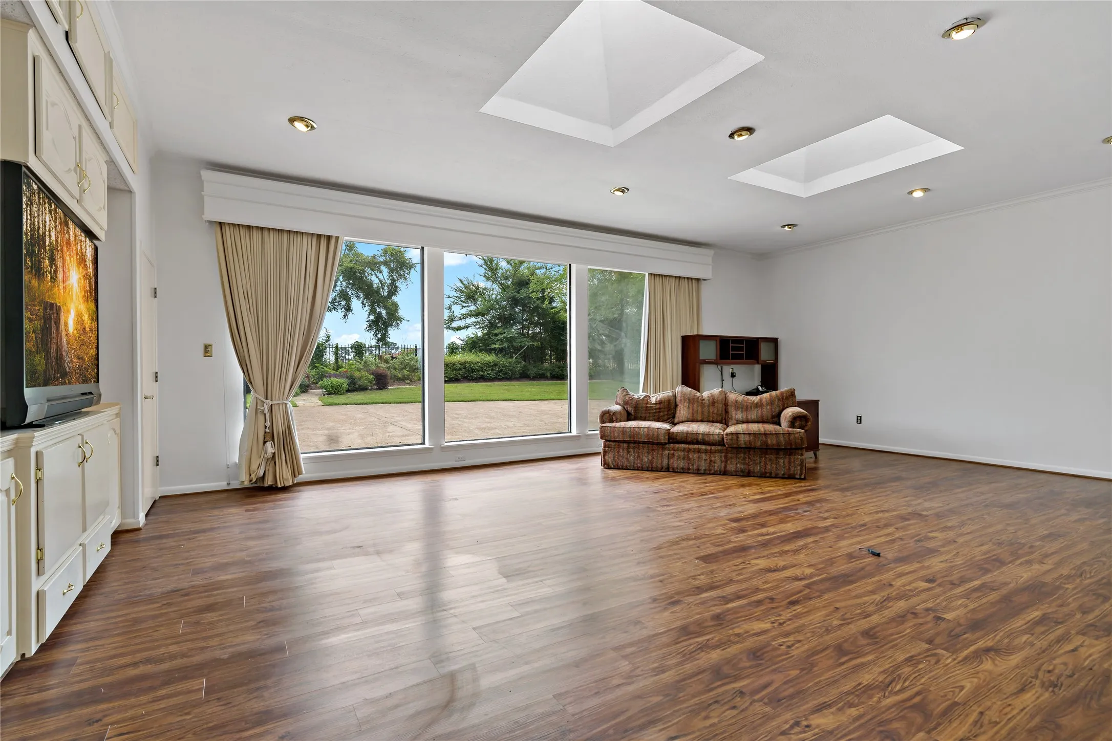 Single Family Residence For Sale in Van Zandt County , 1895 County Road 3601, Edgewood, Texas 75117, 3 Bedroom, 5 Bathroom, Garage spaces, 4,998 Sqft, built in 1983, mls#21252321, Real Estate Agent in Edgewood, Homes For Sale in Van Zandt county, Homes For Sale in Edgewood, Realtor in Edgewood Texas, Real Estate Brokerage Independent Realty Texas, Luminita Cordes Realtor