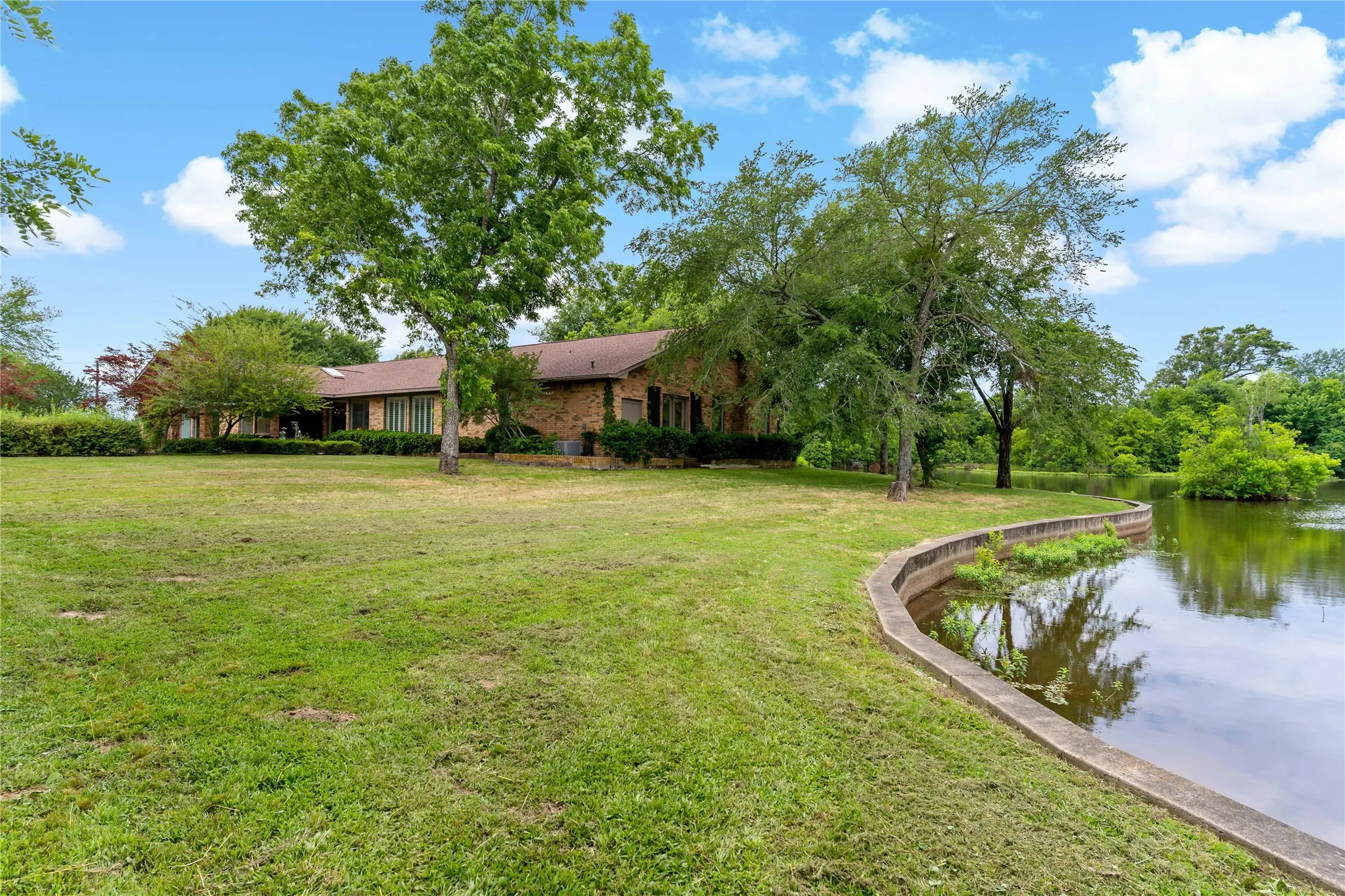 Single Family Residence For Sale in Van Zandt County , 1895 County Road 3601, Edgewood, Texas 75117, 3 Bedroom, 5 Bathroom, Garage spaces, 4,998 Sqft, built in 1983, mls#21252321, Real Estate Agent in Edgewood, Homes For Sale in Van Zandt county, Homes For Sale in Edgewood, Realtor in Edgewood Texas, Real Estate Brokerage Independent Realty Texas, Luminita Cordes Realtor