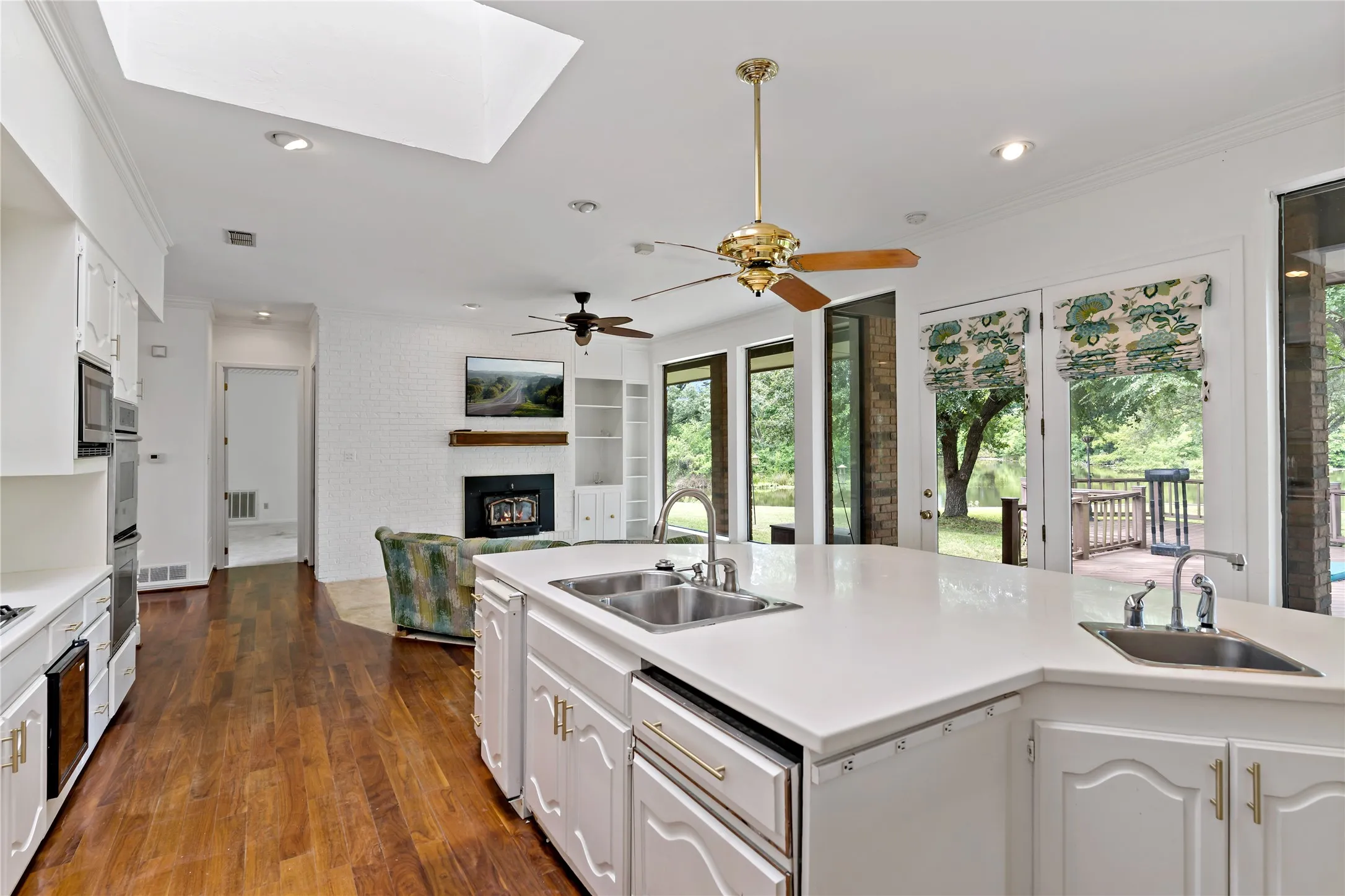 Single Family Residence For Sale in Van Zandt County , 1895 County Road 3601, Edgewood, Texas 75117, 3 Bedroom, 5 Bathroom, Garage spaces, 4,998 Sqft, built in 1983, mls#21252321, Real Estate Agent in Edgewood, Homes For Sale in Van Zandt county, Homes For Sale in Edgewood, Realtor in Edgewood Texas, Real Estate Brokerage Independent Realty Texas, Luminita Cordes Realtor