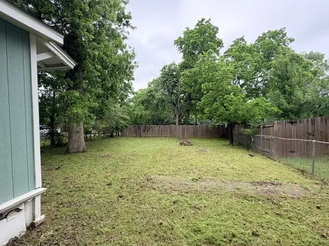 Single Family Residence For Sale in Grayson County , 927 W Baker Street, Denison, Texas 75020, 2 Bedroom, 1 Bathroom, Garage spaces, 994 Sqft, built in 1945, mls#21256137, Real Estate Agent in Denison, Homes For Sale in Grayson county, Homes For Sale in Denison, Realtor in Denison Texas, Real Estate Brokerage Independent Realty Texas, Luminita Cordes Realtor