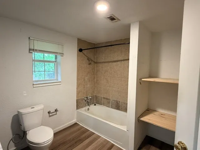 Single Family Residence For Sale in Grayson County , 927 W Baker Street, Denison, Texas 75020, 2 Bedroom, 1 Bathroom, Garage spaces, 994 Sqft, built in 1945, mls#21256137, Real Estate Agent in Denison, Homes For Sale in Grayson county, Homes For Sale in Denison, Realtor in Denison Texas, Real Estate Brokerage Independent Realty Texas, Luminita Cordes Realtor